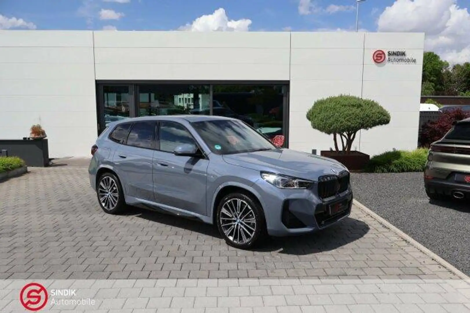 BMW iX1 xDrive30 M Sport-Pano-AHK-HeadUp-360°-ACC Gris - 2