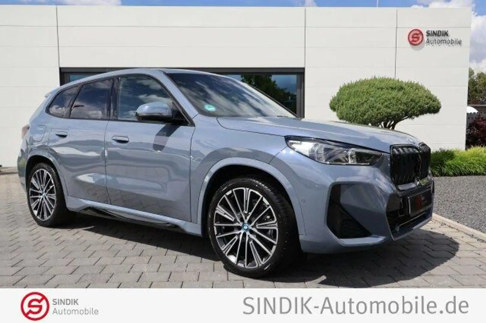BMW iX1 xDrive30 M Sport-Pano-AHK-HeadUp-360°-ACC Gris - 1