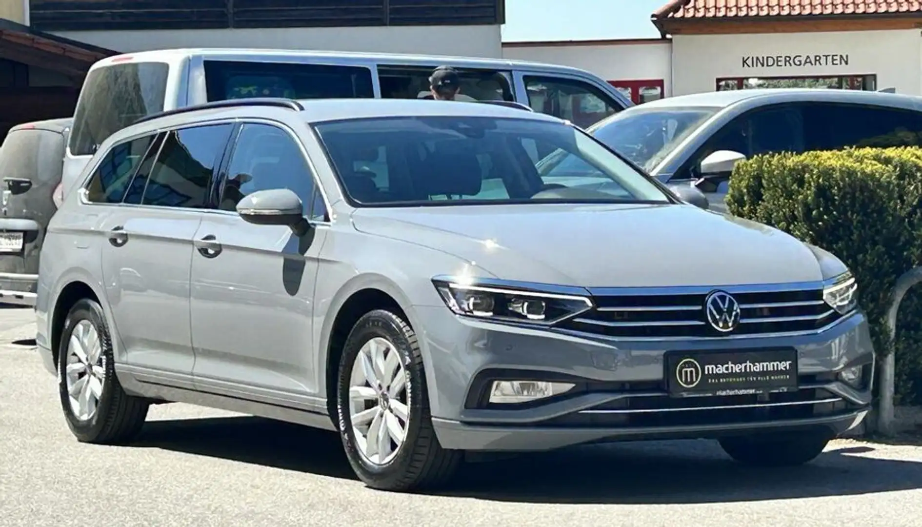 Volkswagen Passat Variant Business *ACC*KEY*MATRIX-LED*16'' Grau - 2