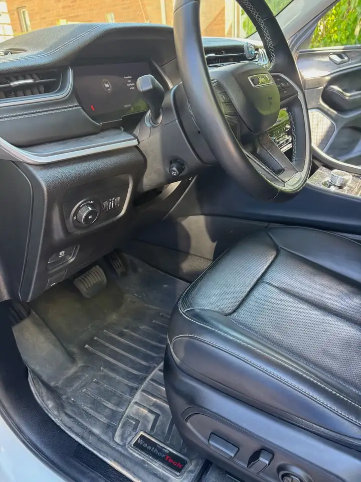 Jeep Grand Cherokee photo Jeep Grand Cherokee