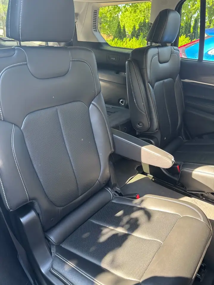 Jeep Grand Cherokee photo Jeep Grand Cherokee