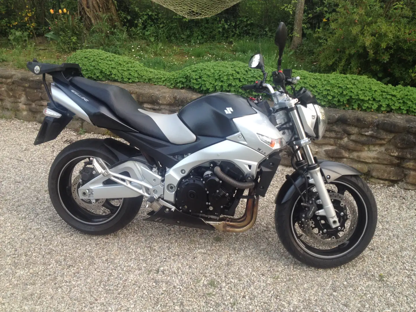 Suzuki GSR 600 Gris - 2