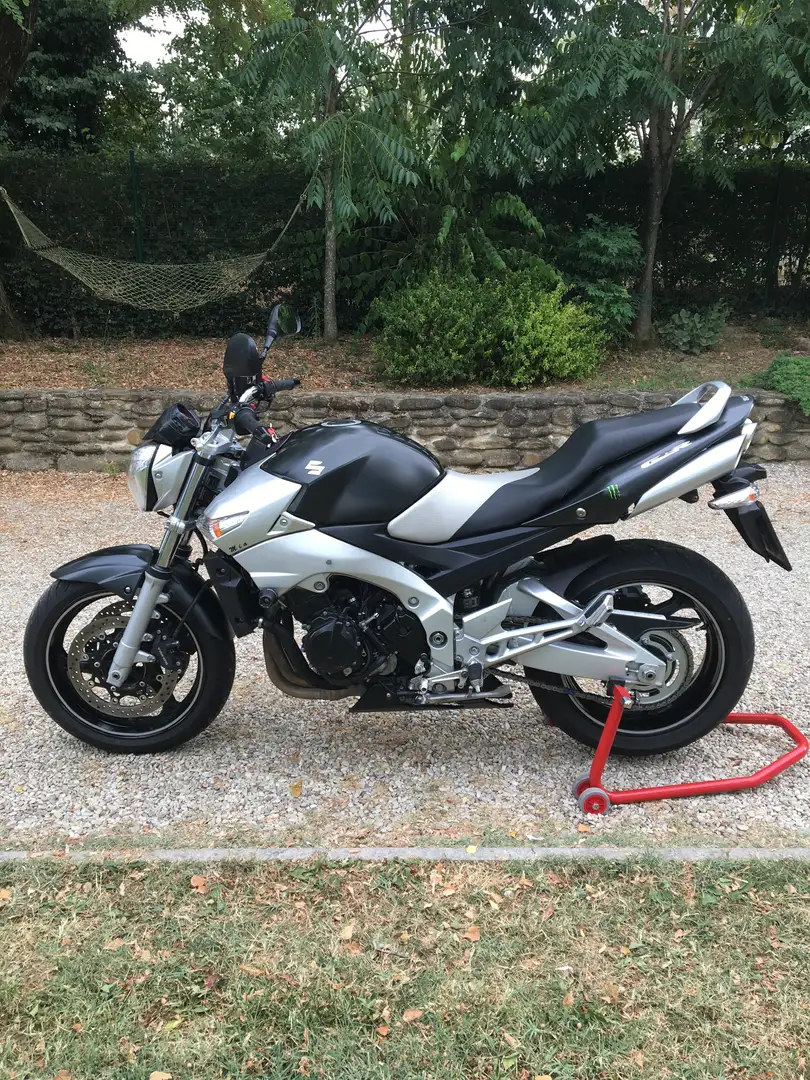 Suzuki GSR 600 Gris - 1