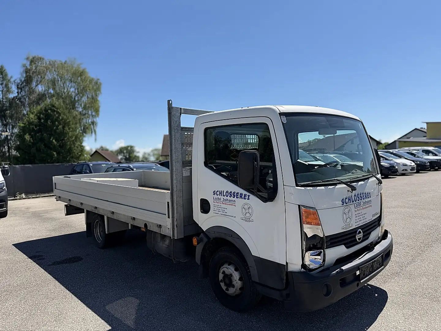 Nissan Cabstar Weiß - 2
