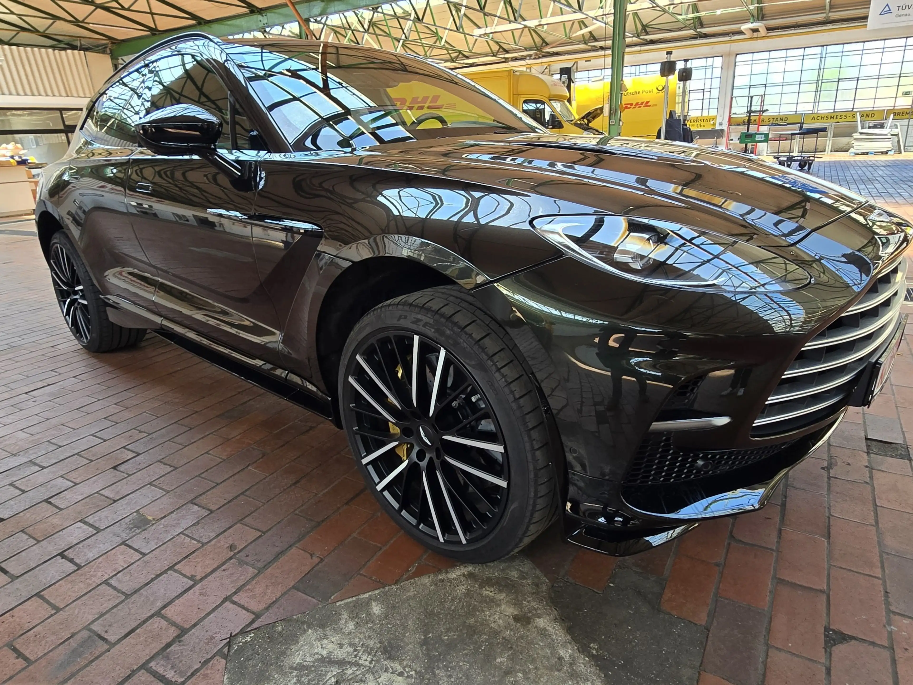 Aston Martin DBX Aston Martin DBX 4.0 V8 707 Carbon Paket 23 Zoll — photo 11