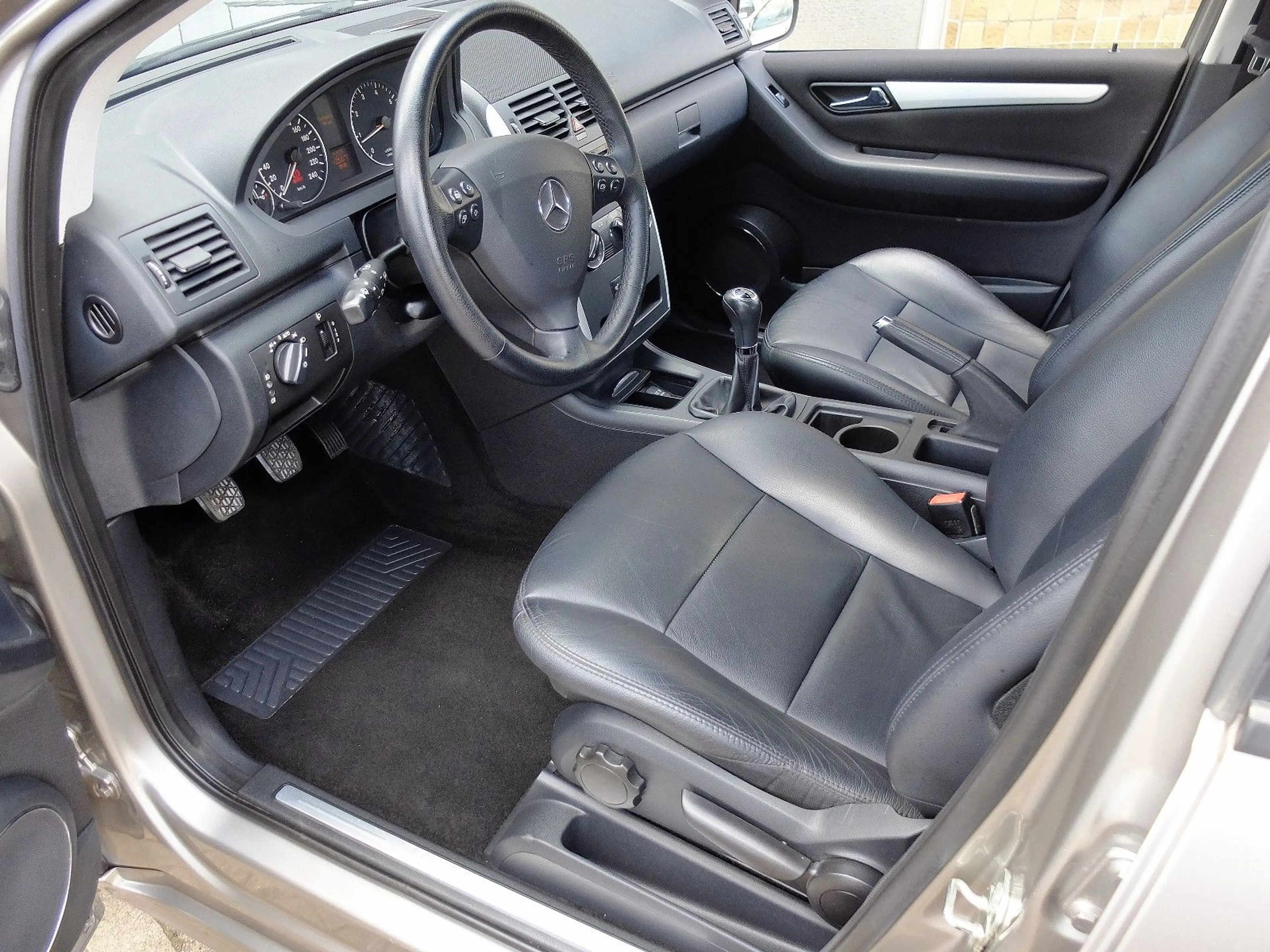 Mercedes-Benz A 150 A150 Avantgarde-Leder-Klima-SHZ-79Tkm-Scheckheft — photo 6