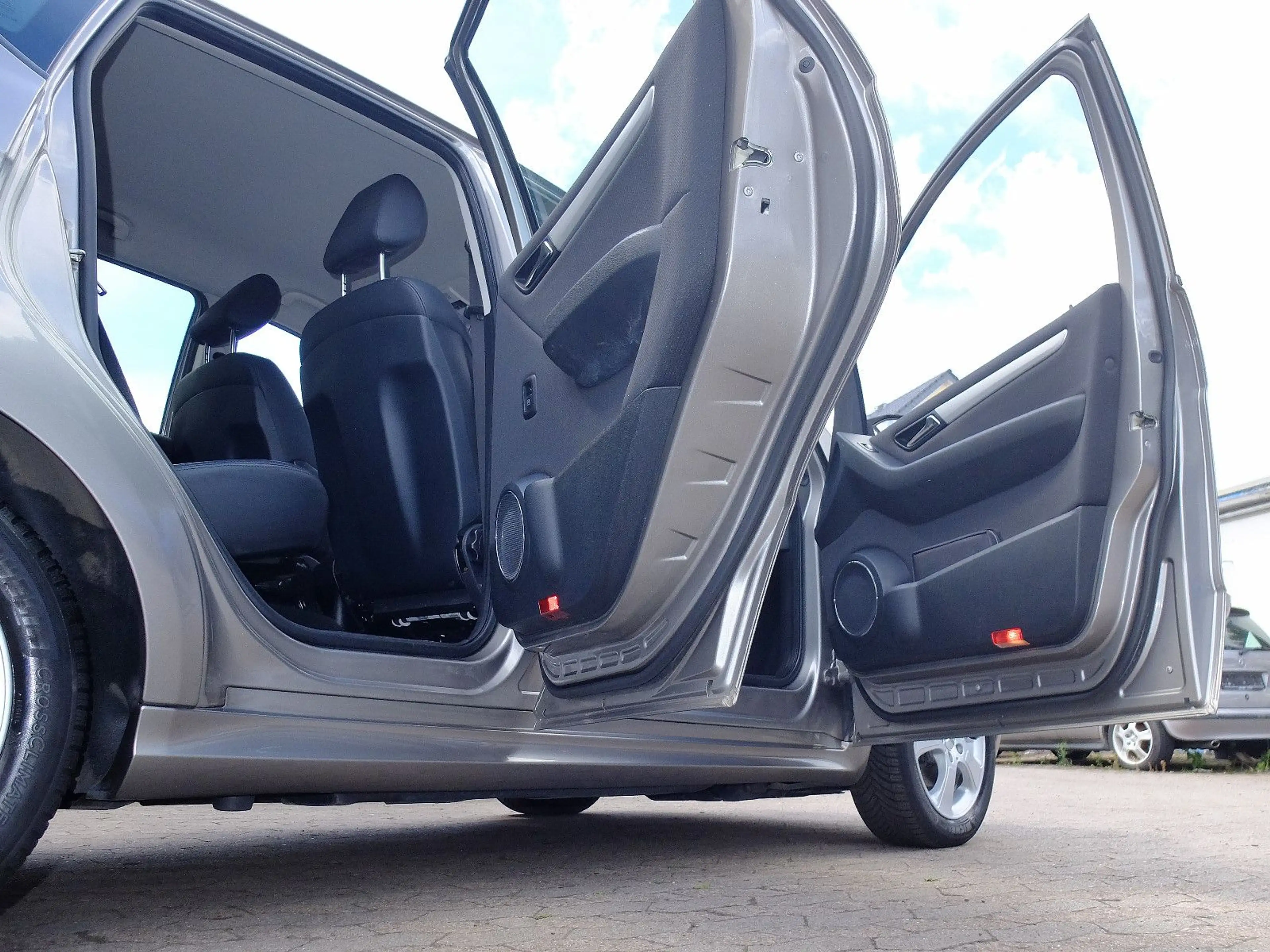 Mercedes-Benz A 150 A150 Avantgarde-Leder-Klima-SHZ-79Tkm-Scheckheft — photo 2