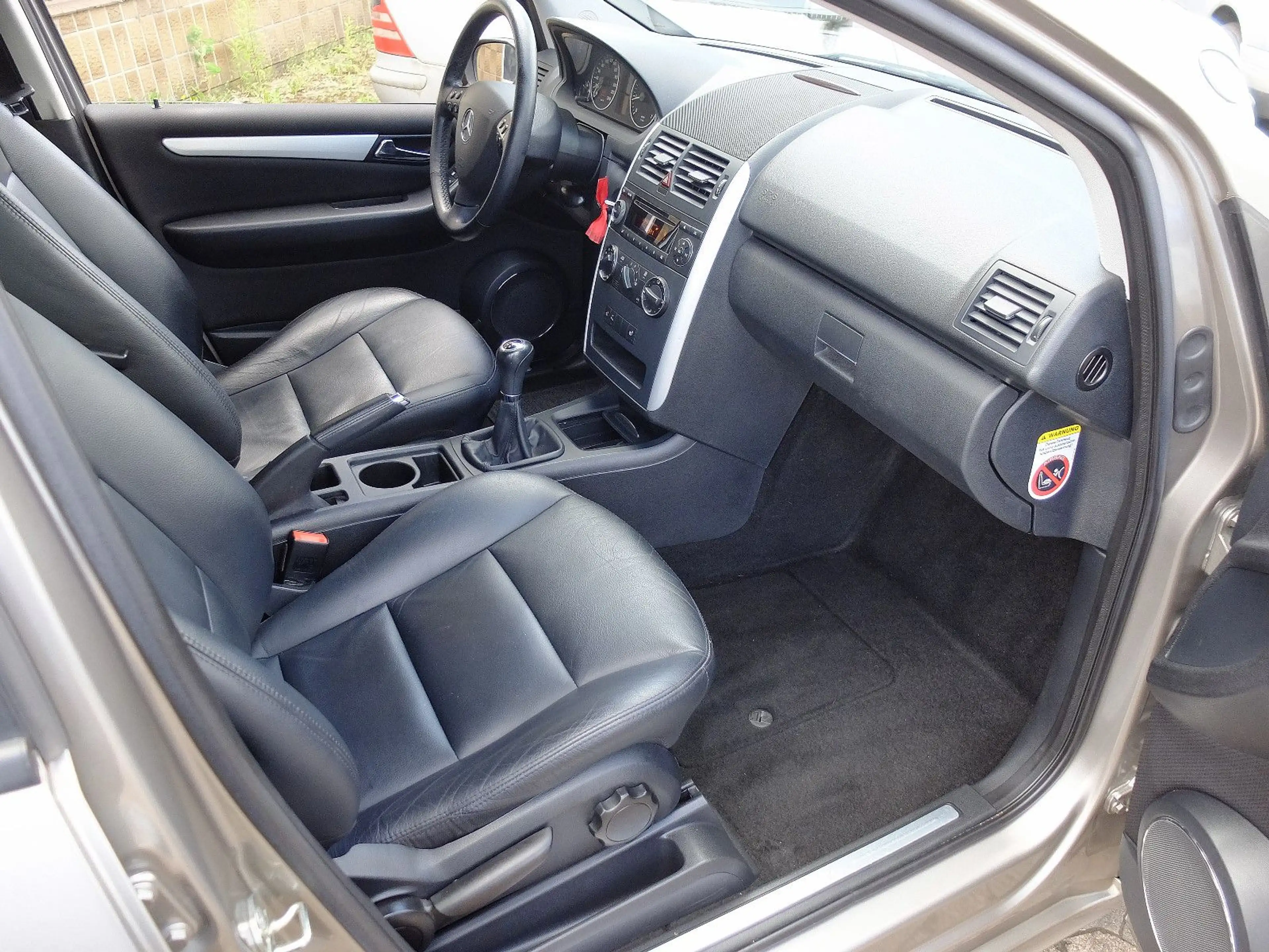 Mercedes-Benz A 150 A150 Avantgarde-Leder-Klima-SHZ-79Tkm-Scheckheft — photo 8