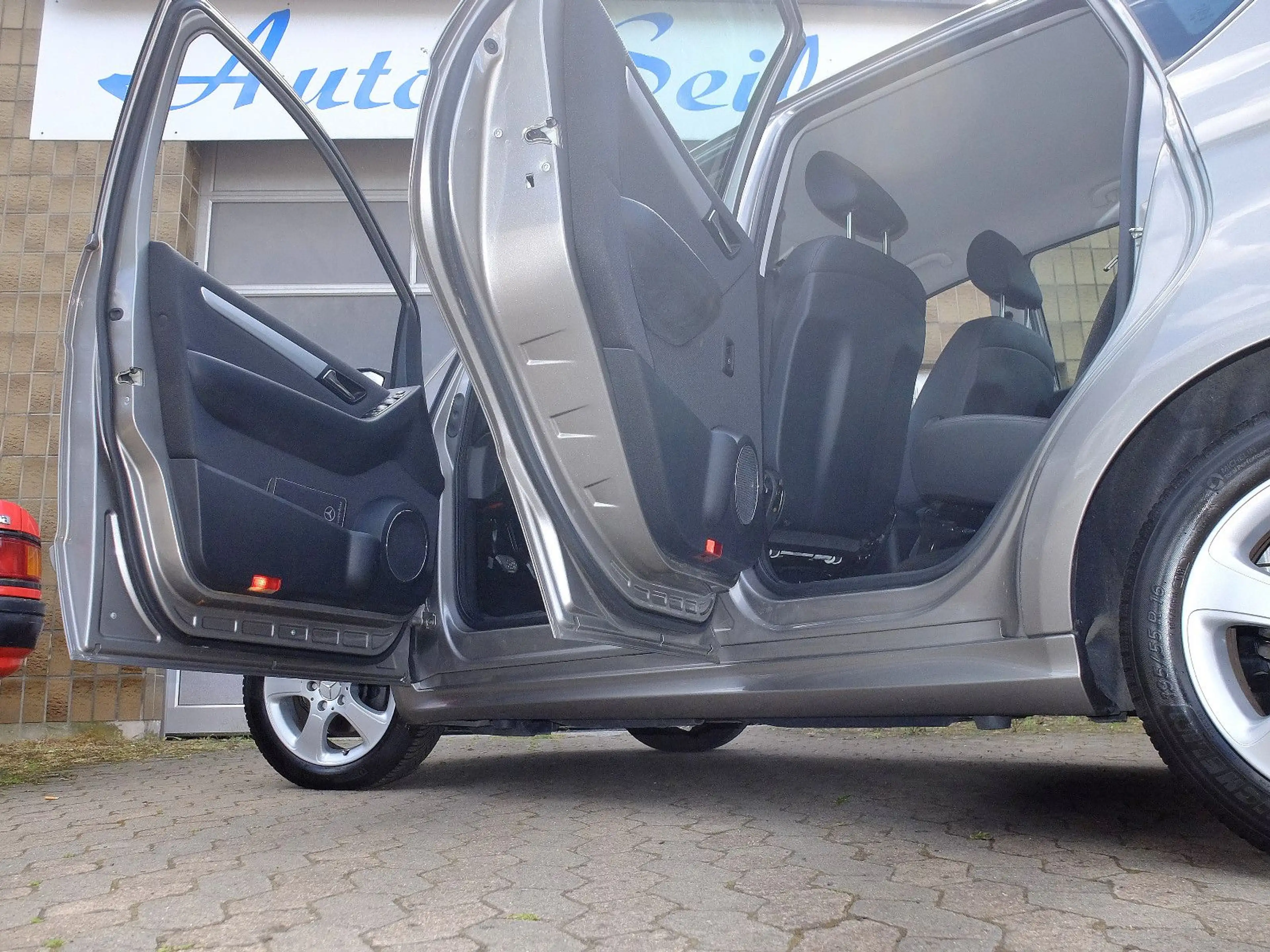 Mercedes-Benz A 150 A150 Avantgarde-Leder-Klima-SHZ-79Tkm-Scheckheft — photo 4