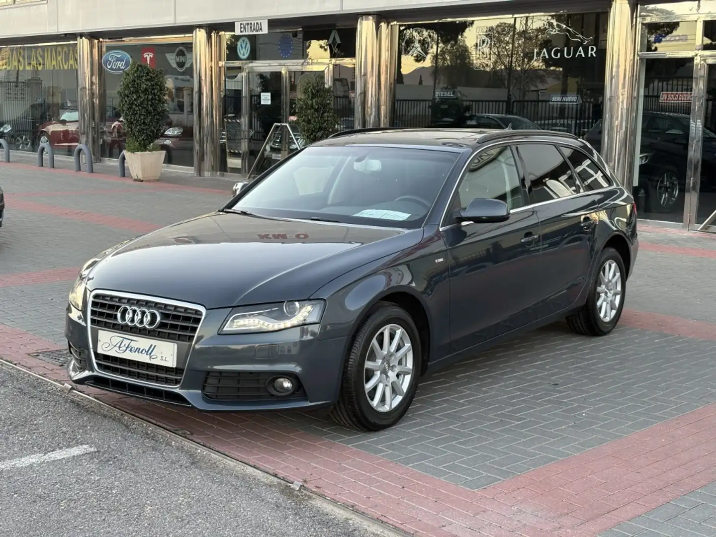 Audi A4 Avant 2.0TDI DPF 143 Grau - 2