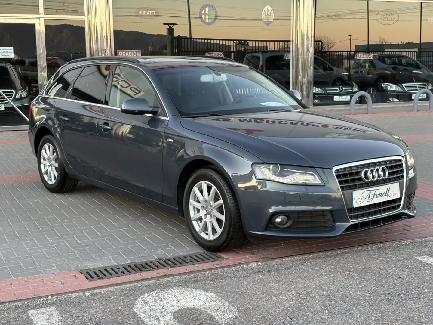 Audi A4 Avant 2.0TDI DPF 143 Grau - 1