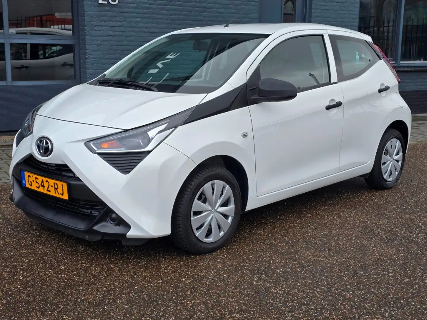 Toyota Aygo 1.0 VVT-i x-fun AIRCO CRUISE GARANTIE ZEER MOOI Wit - 1