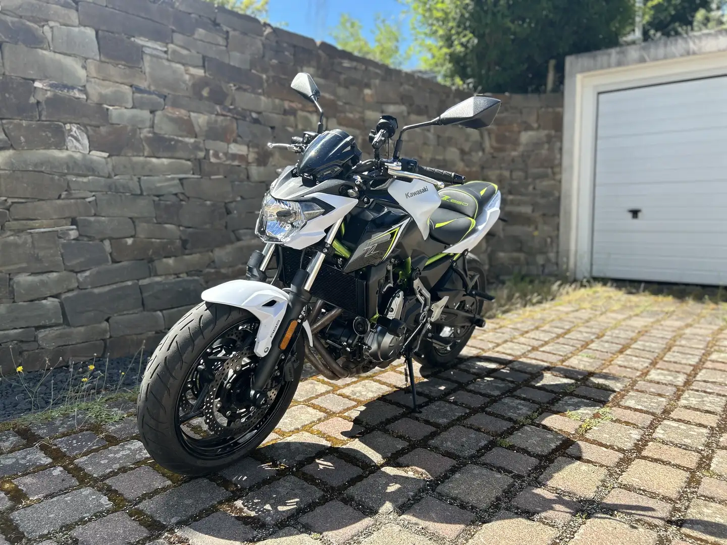 Kawasaki Z 650 weiß/grün, gedrosselt auf A2 Weiß - 1