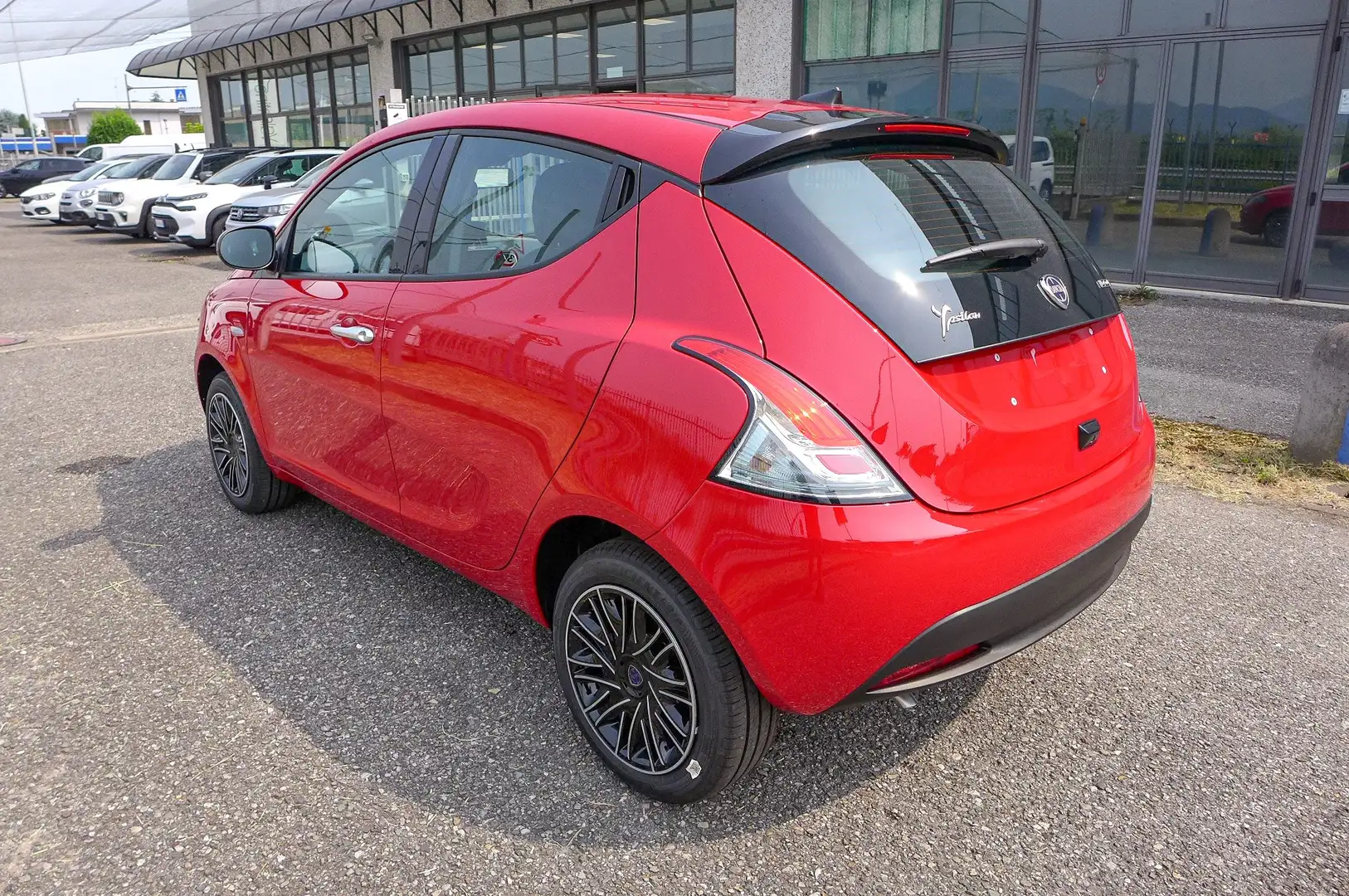 Lancia Ypsilon 1.0 firefly hybrid Gold s&s Km.0 pronta consegna! Rosso - 2