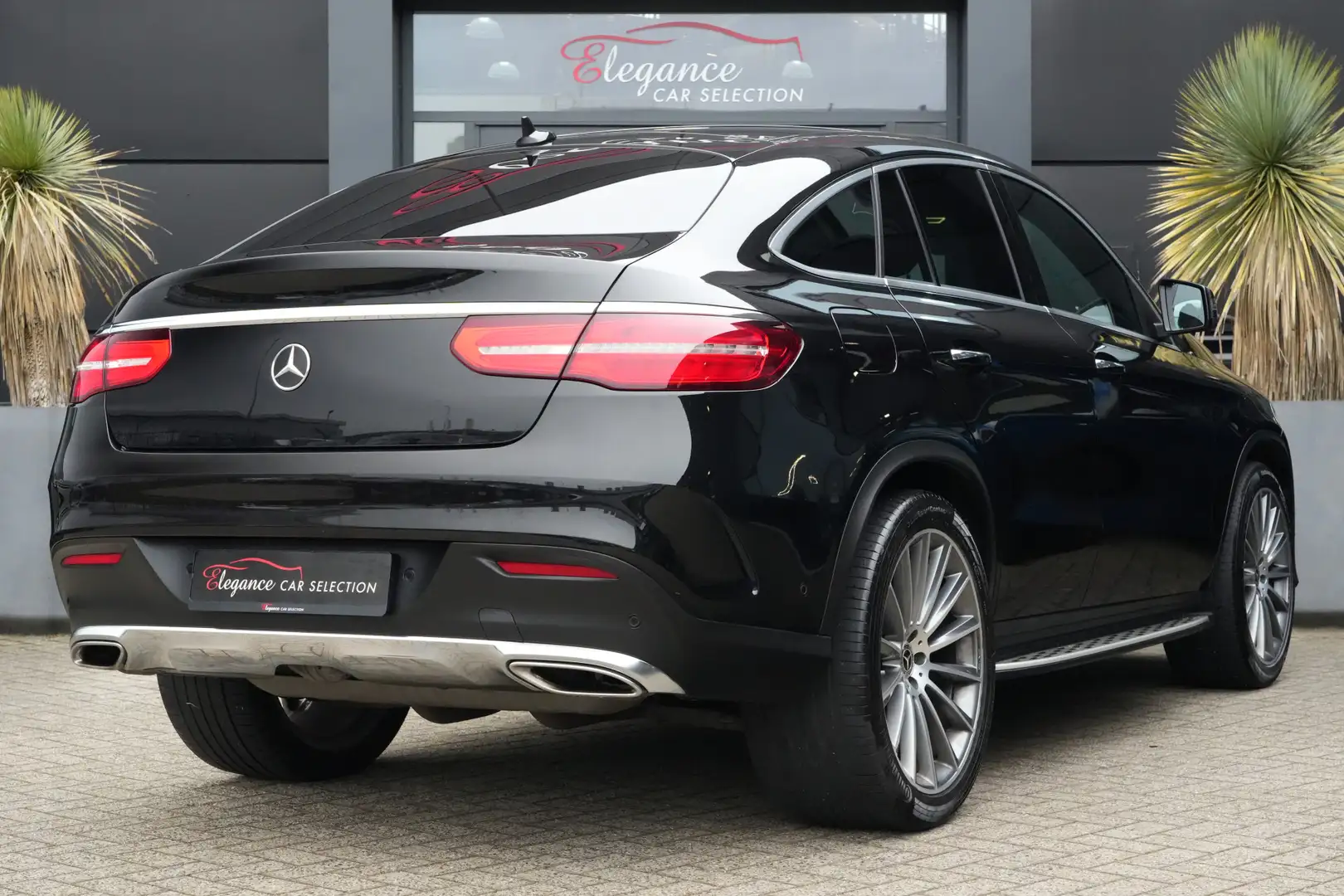 Mercedes-Benz GLE 500 Coupé 4MATIC 456pk Panoramadak/Stoelverwarming/Cam Schwarz - 2