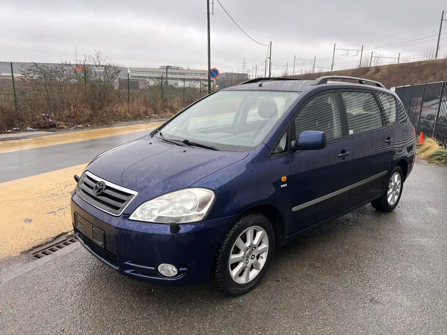 Toyota Avensis Verso 2.0 VVTI 7 Place  Uniquement Pour Export Blau - 2