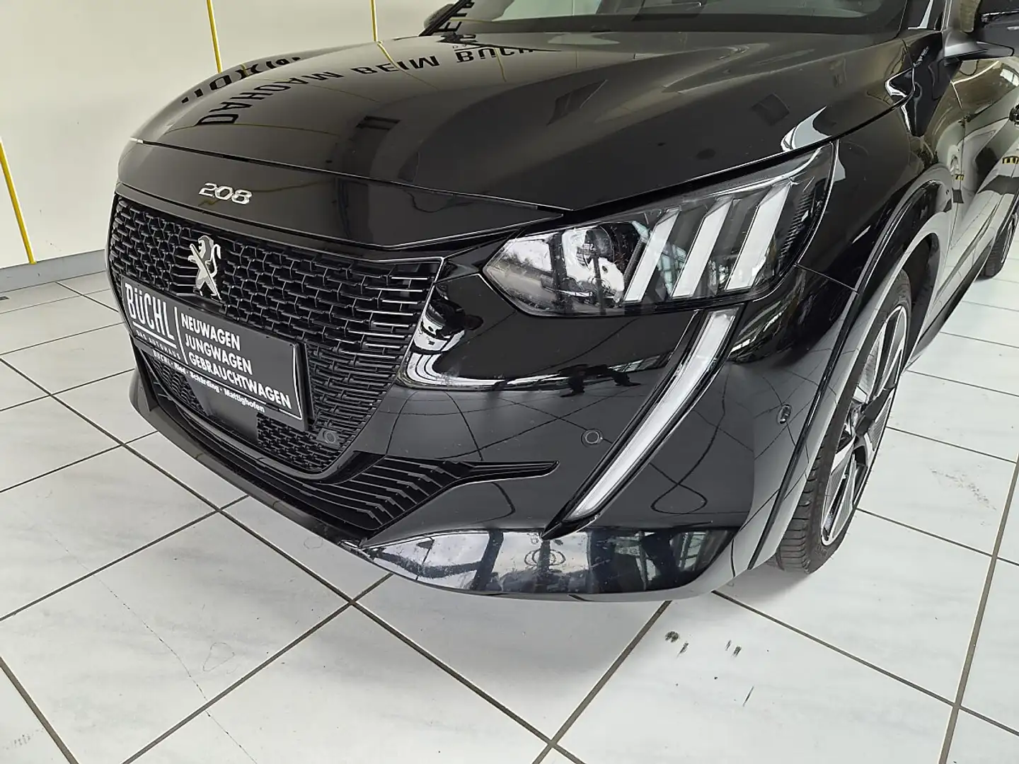 Peugeot e-208 50kWh GT Schwarz - 2