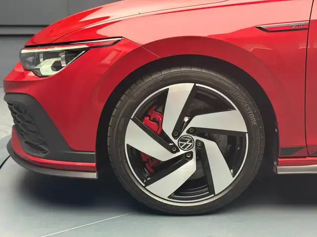 Volkswagen Golf view 3