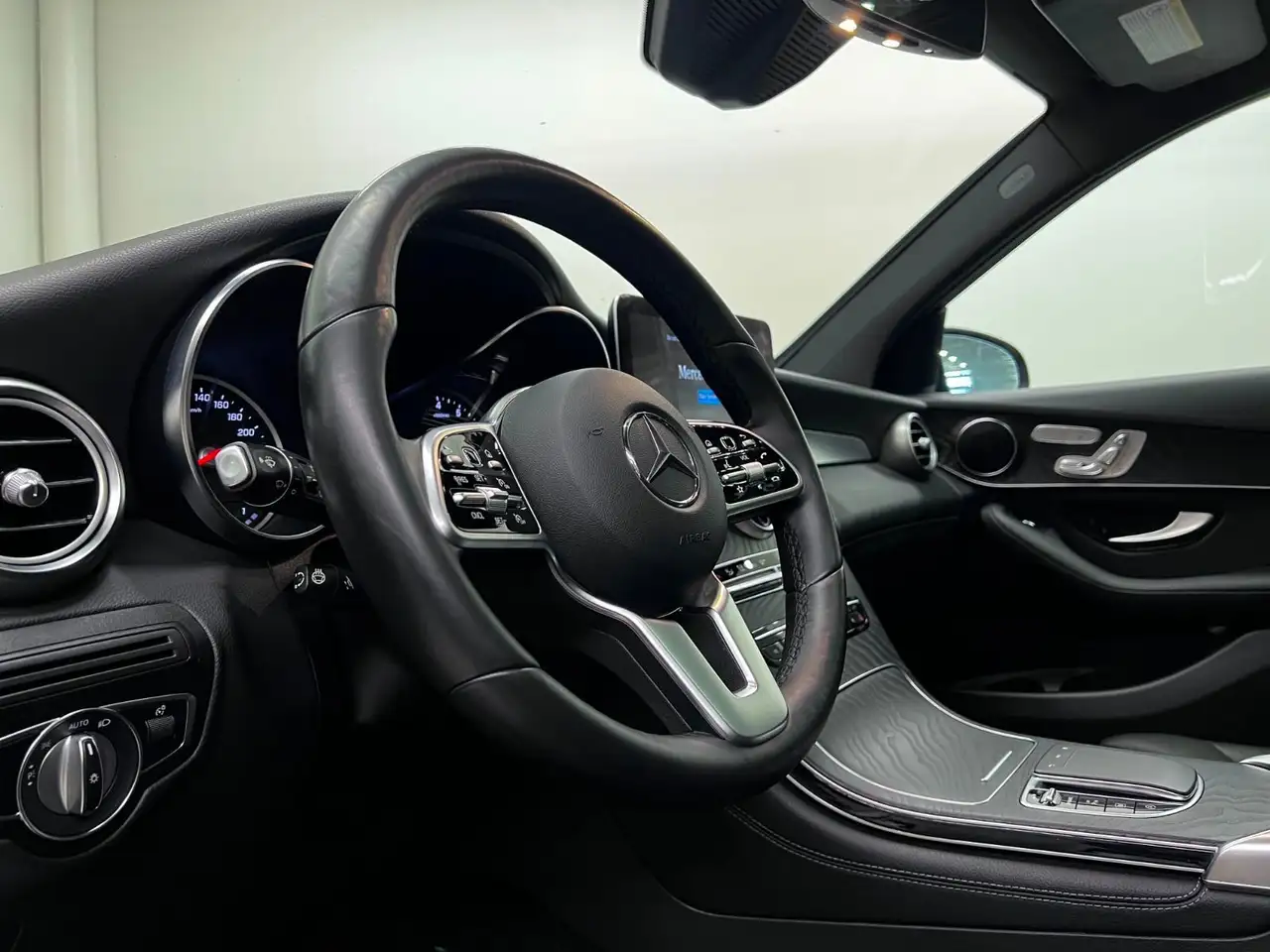 Mercedes-Benz GLC снимка Mercedes-Benz GLC