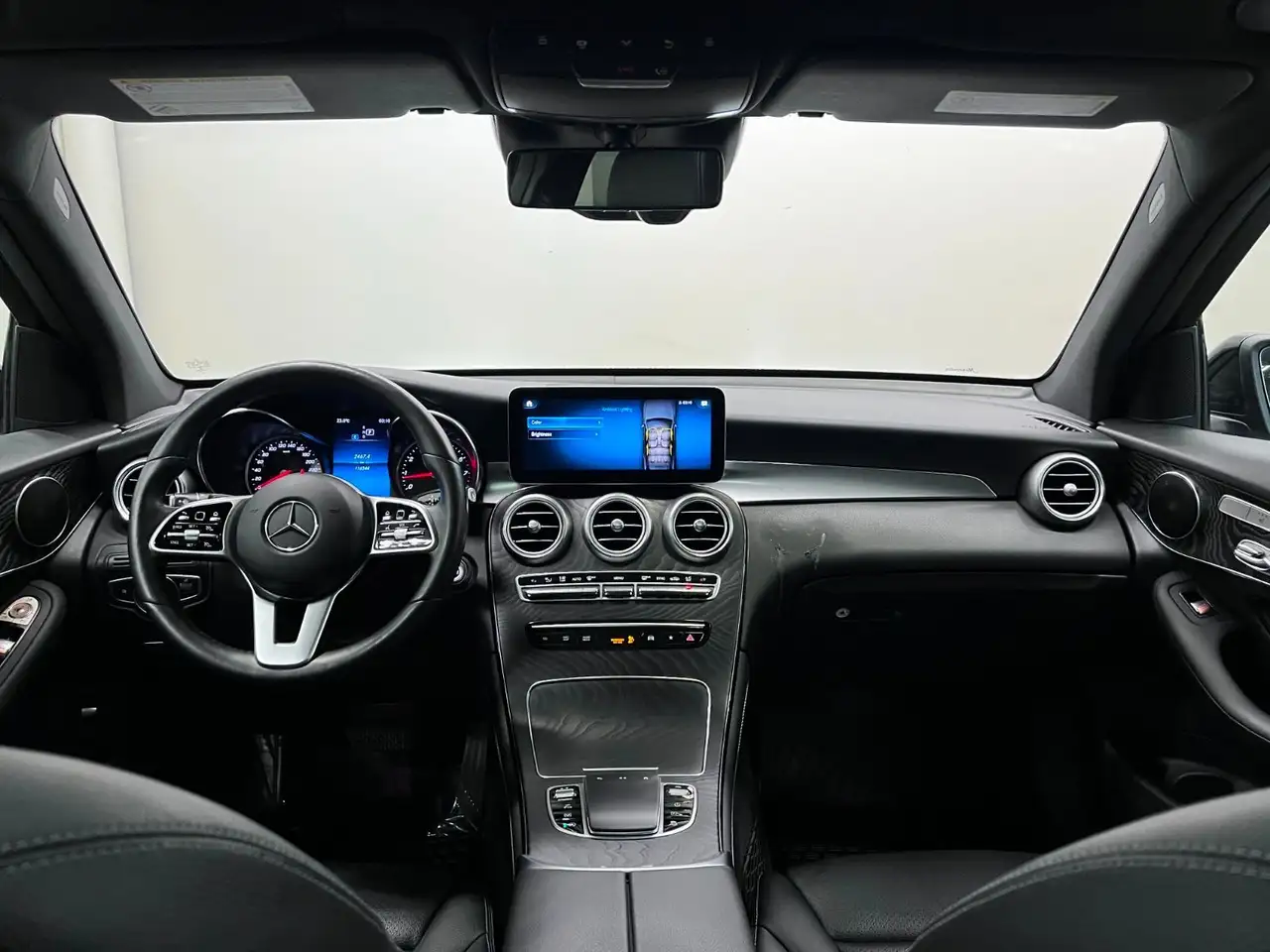 Mercedes-Benz GLC снимка Mercedes-Benz GLC