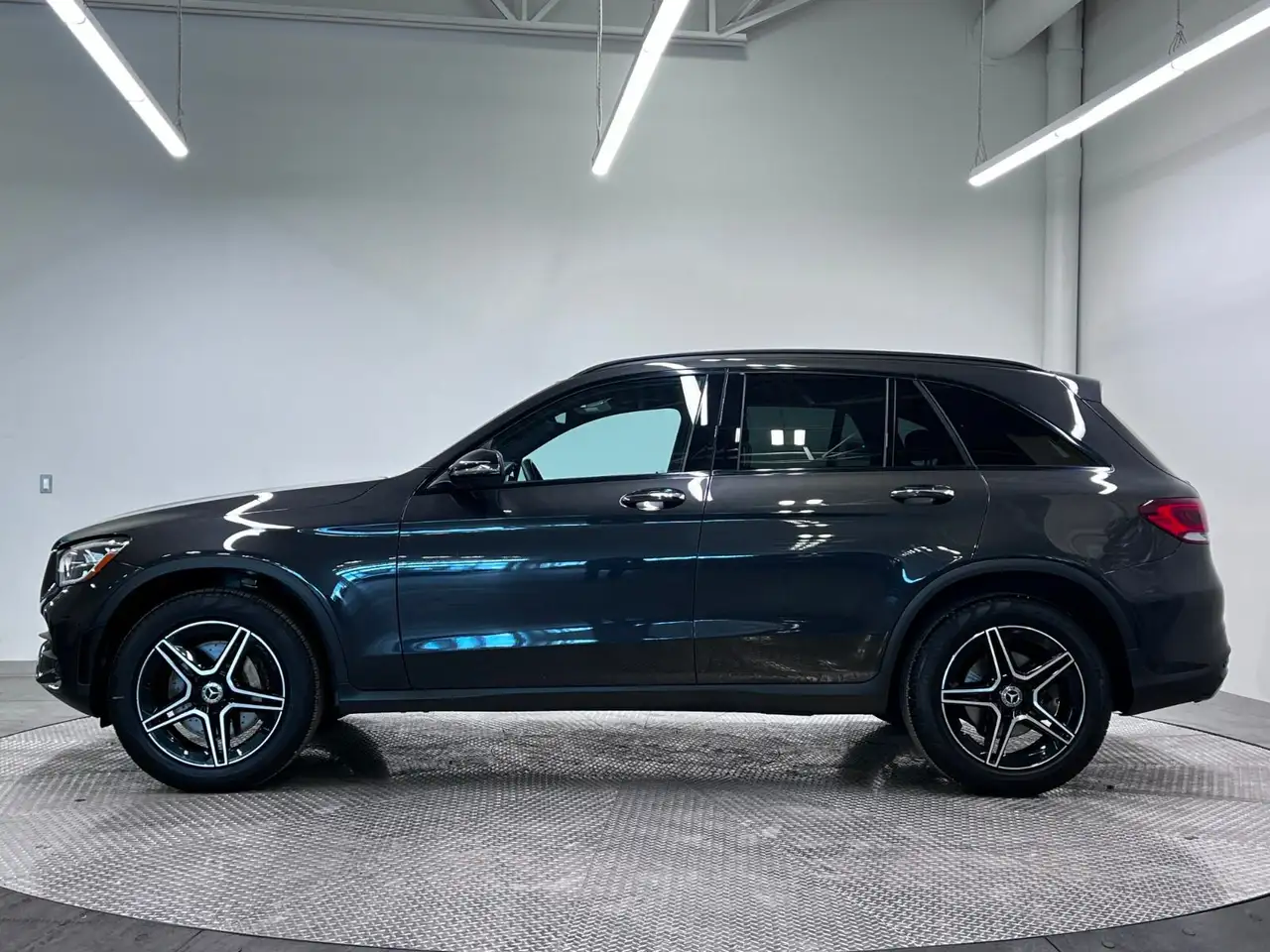 Mercedes-Benz GLC снимка Mercedes-Benz GLC