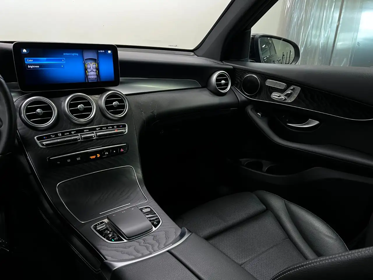 Mercedes-Benz GLC снимка Mercedes-Benz GLC