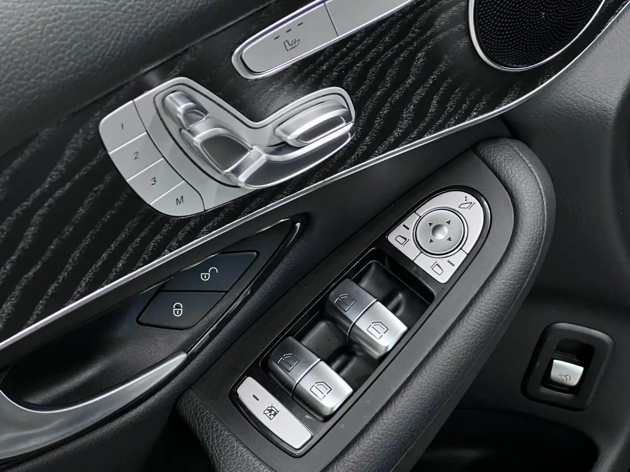Mercedes-Benz GLC снимка Mercedes-Benz GLC
