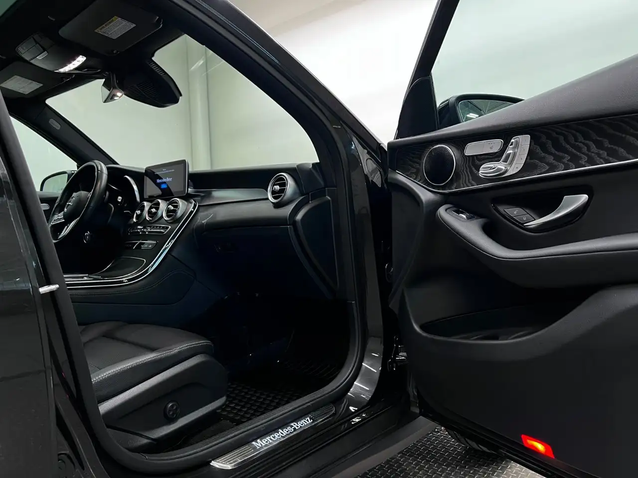 Mercedes-Benz GLC снимка Mercedes-Benz GLC