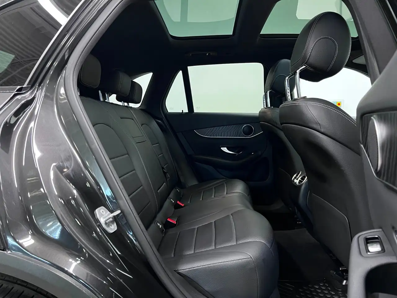 Mercedes-Benz GLC снимка Mercedes-Benz GLC