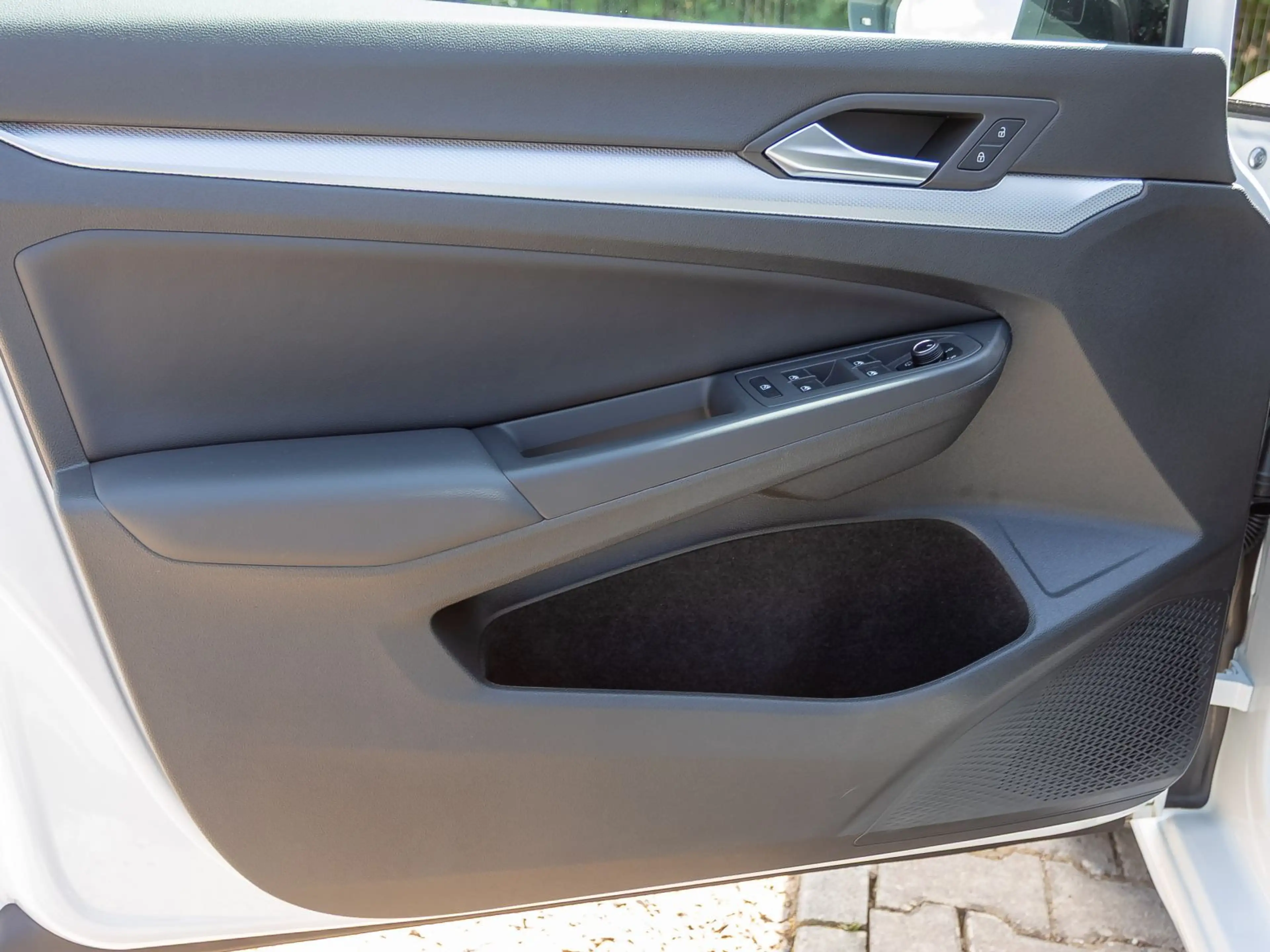 Volkswagen Golf VIII Goal 1.5 eTSI DSG Navi LED ACC EPH AHK — photo 12
