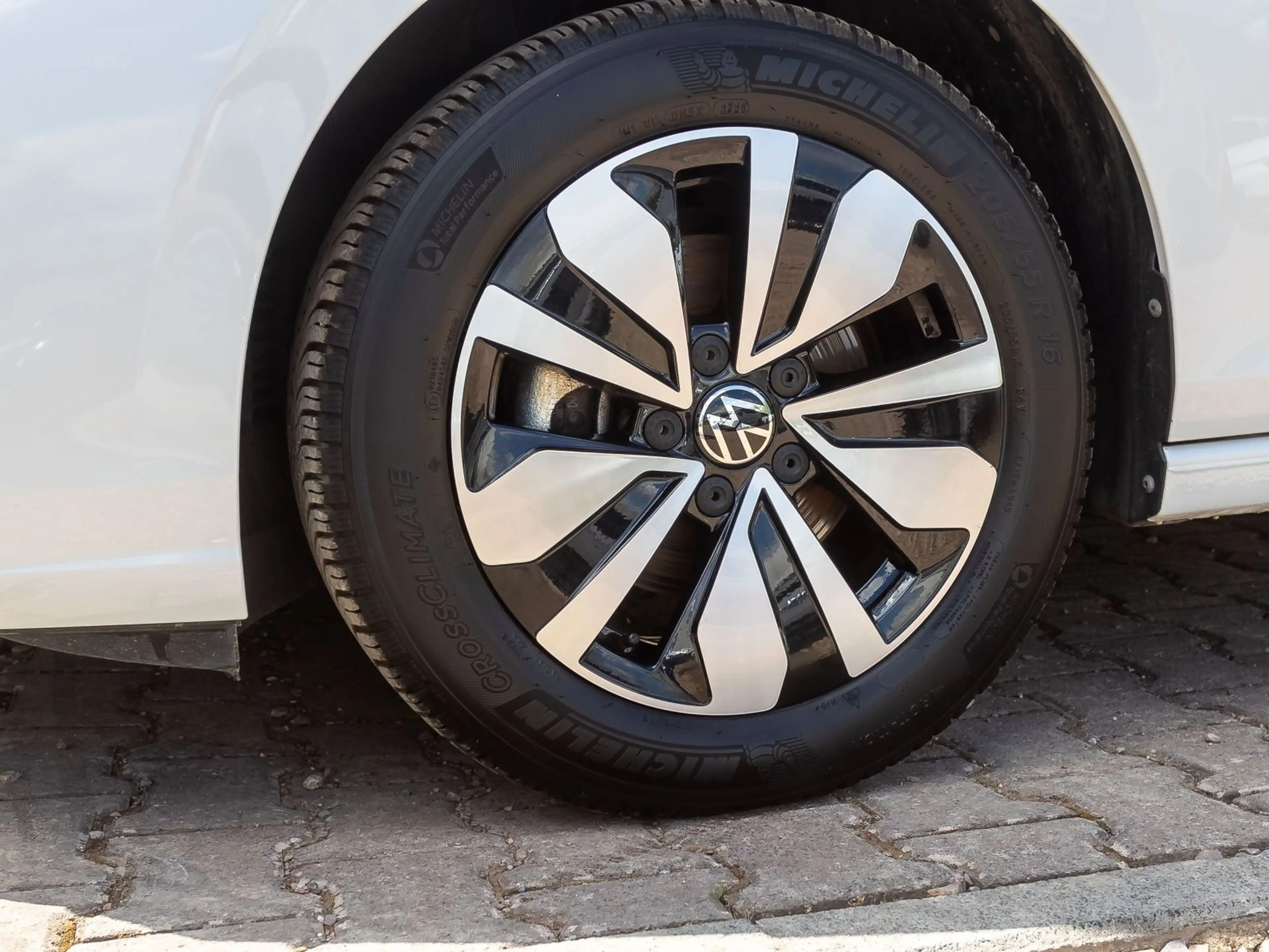 Volkswagen Golf VIII Goal 1.5 eTSI DSG Navi LED ACC EPH AHK — photo 11