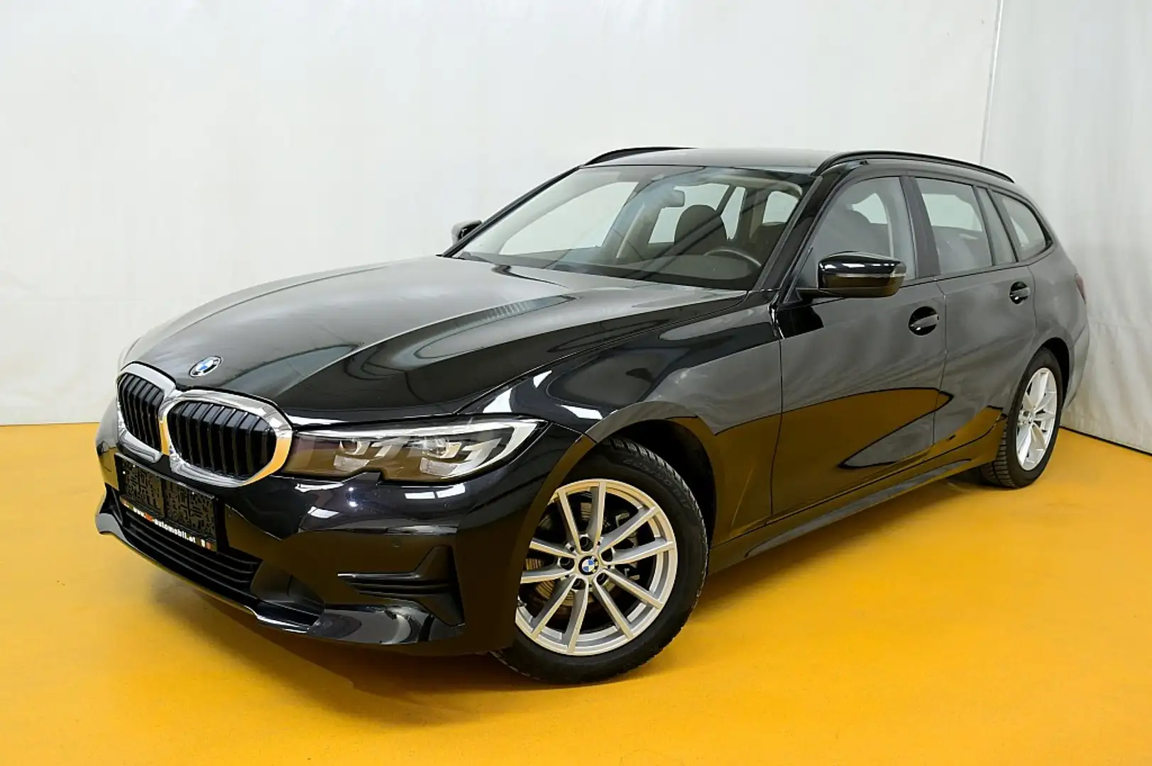 BMW 318 d 48 V Touring Aut. Schwarz - 1