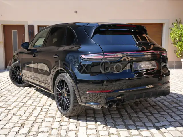 Porsche Cayenne view 4