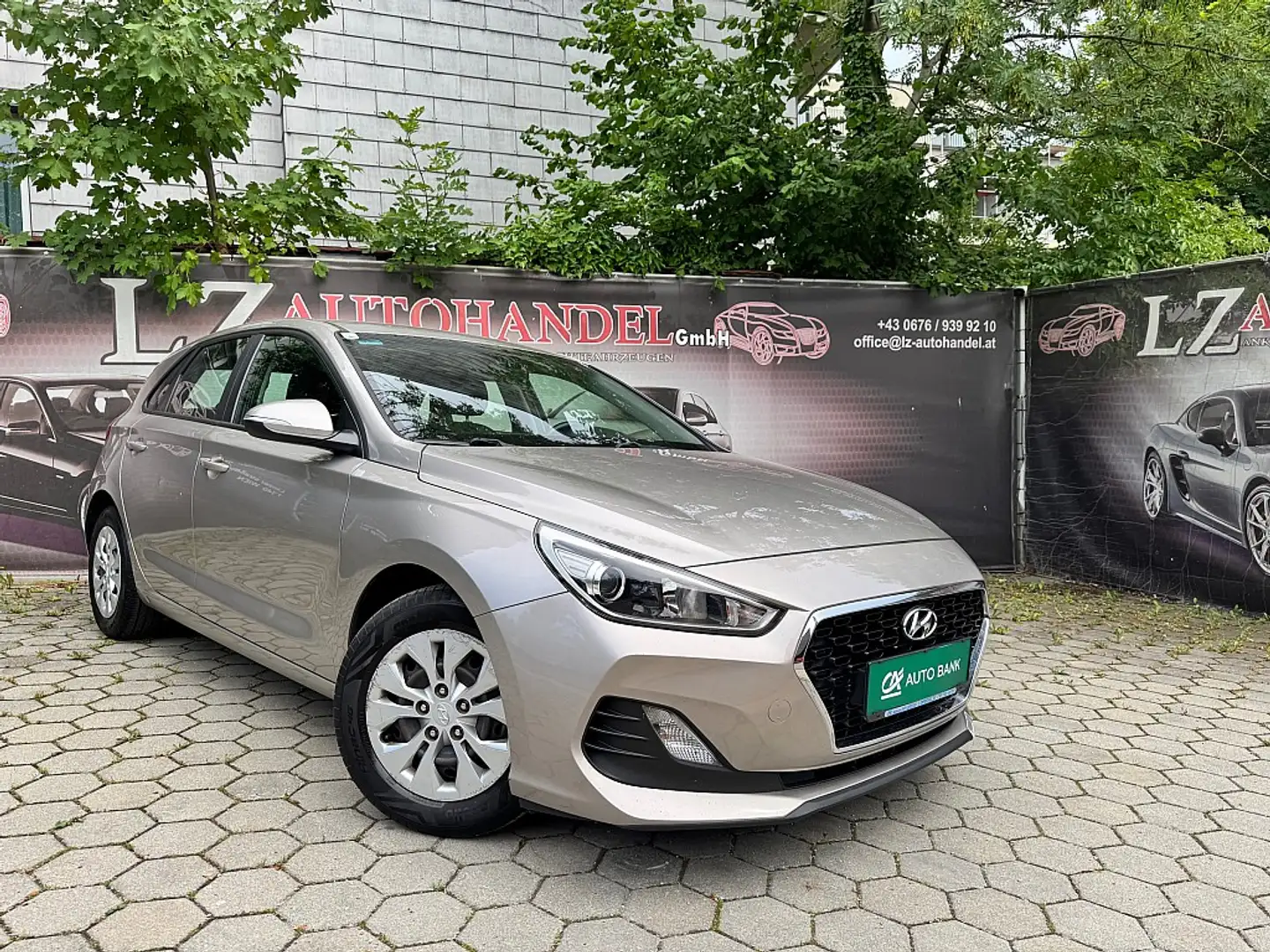 Hyundai i30 1,4 MPI Level 2 Silber - 1