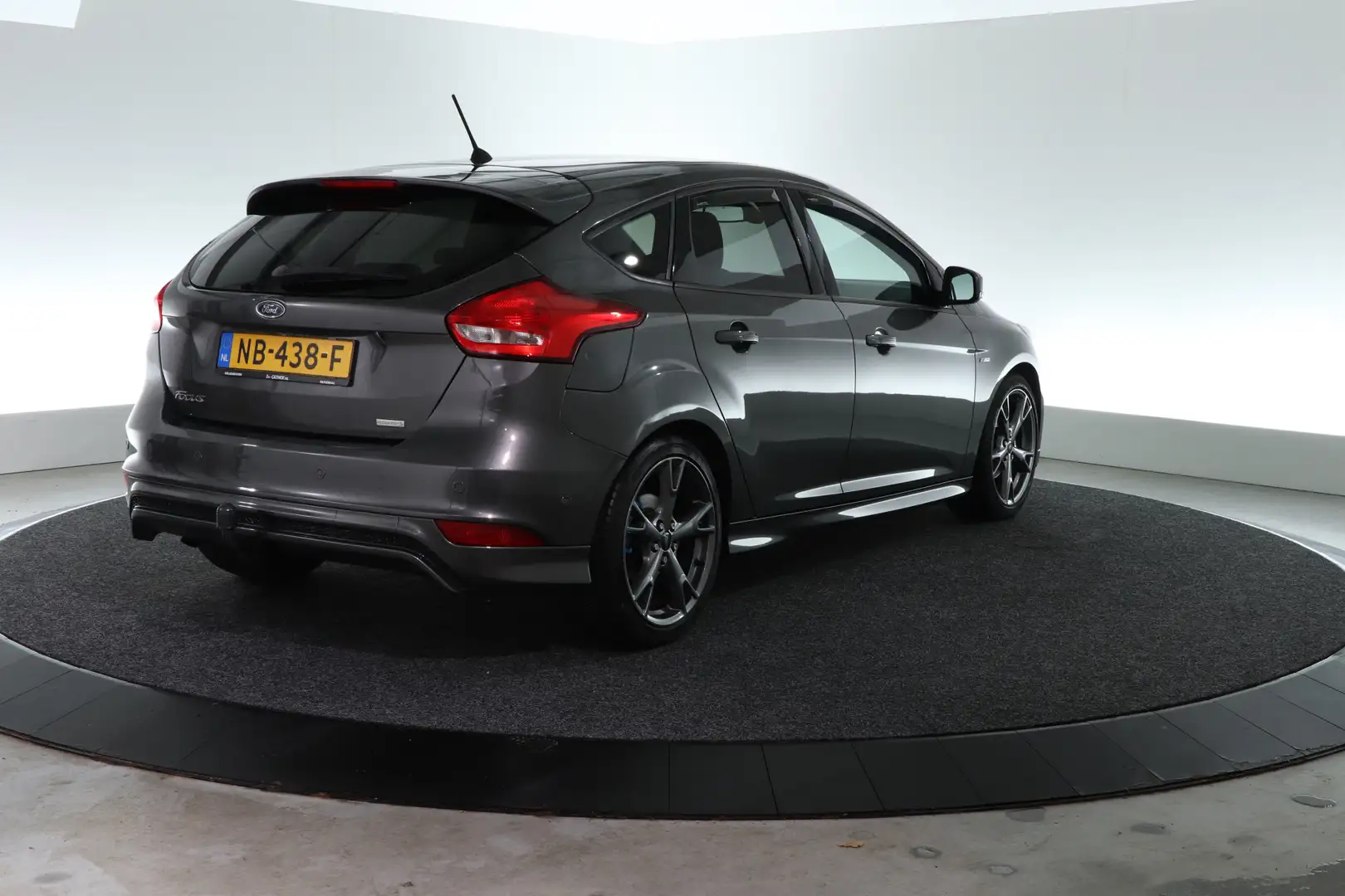 Ford Focus 1.0 ST-Line | TREKHAAK | CRUISE | CLIMA | CARPLAY Grijs - 2