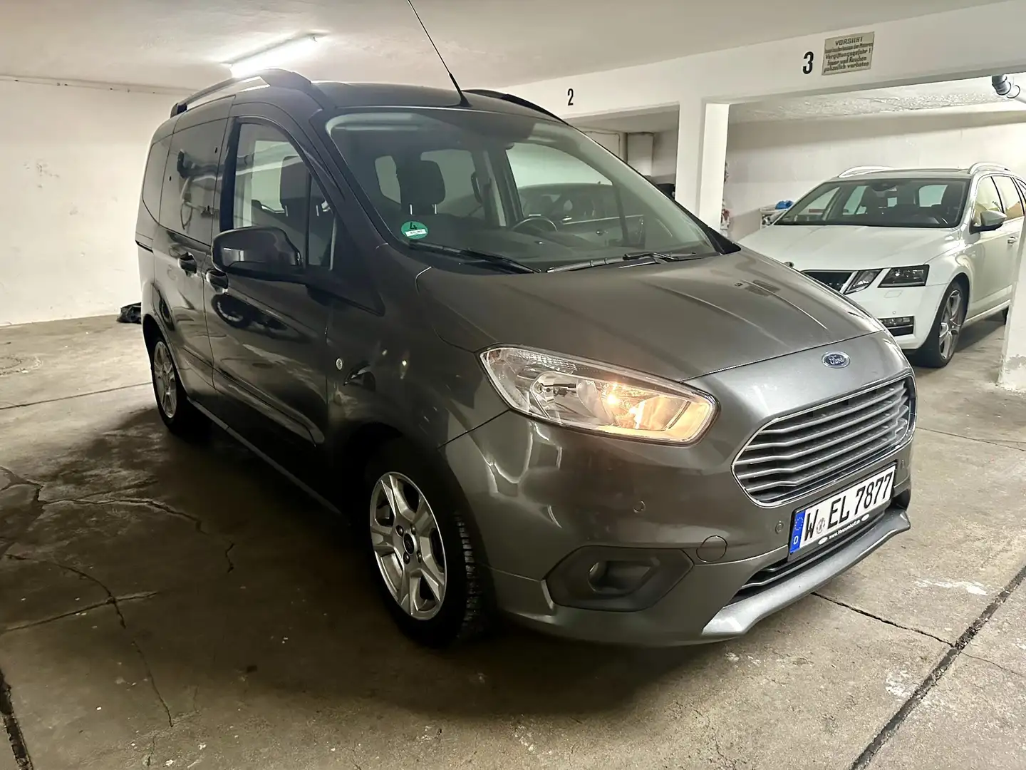 Ford Courier ford tourneo courier magnetik  74kw 1.0 Ecoboost Szary - 1