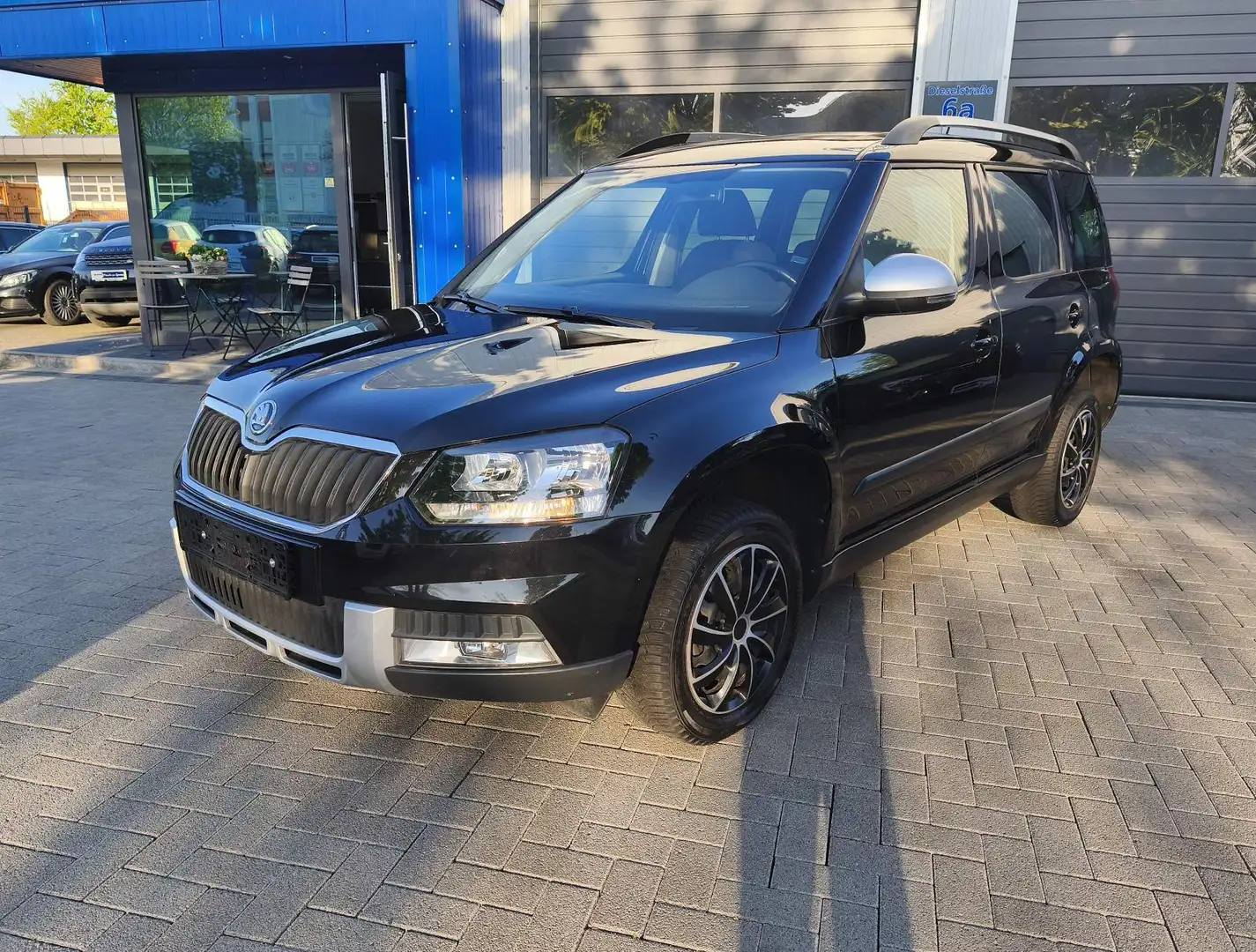 Skoda Yeti Pano/AHK/Navi/Kam/SHZ/Bluetooth Schwarz - 1