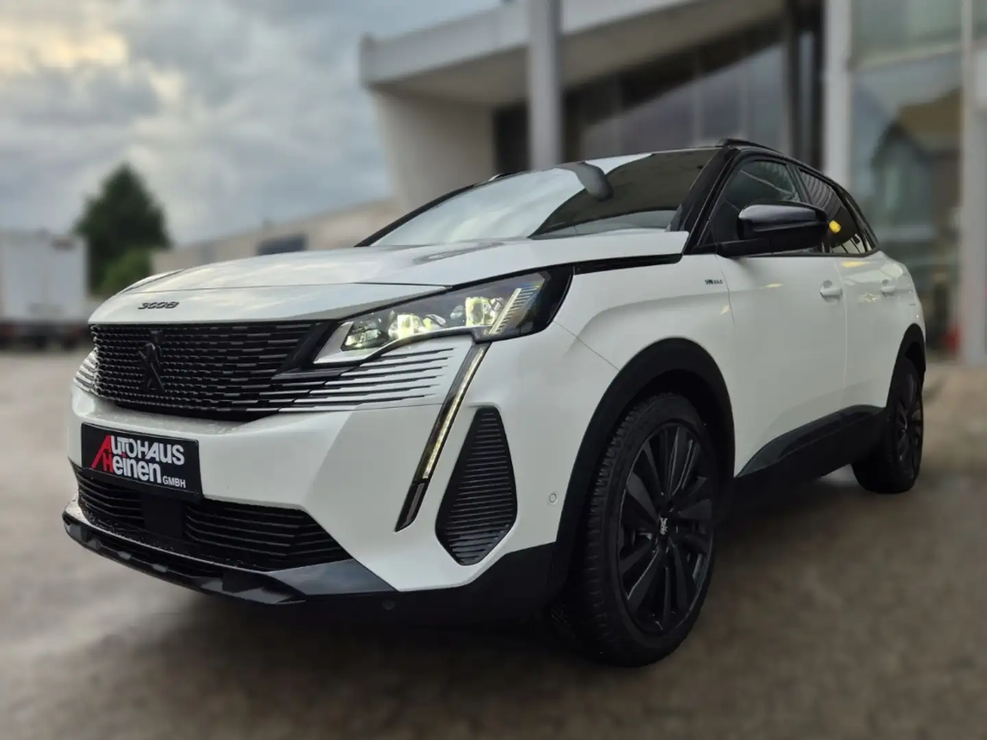 Peugeot 3008 Hybrid 225 GT El. Panodach Navi Leder Digitales Co Weiß - 2