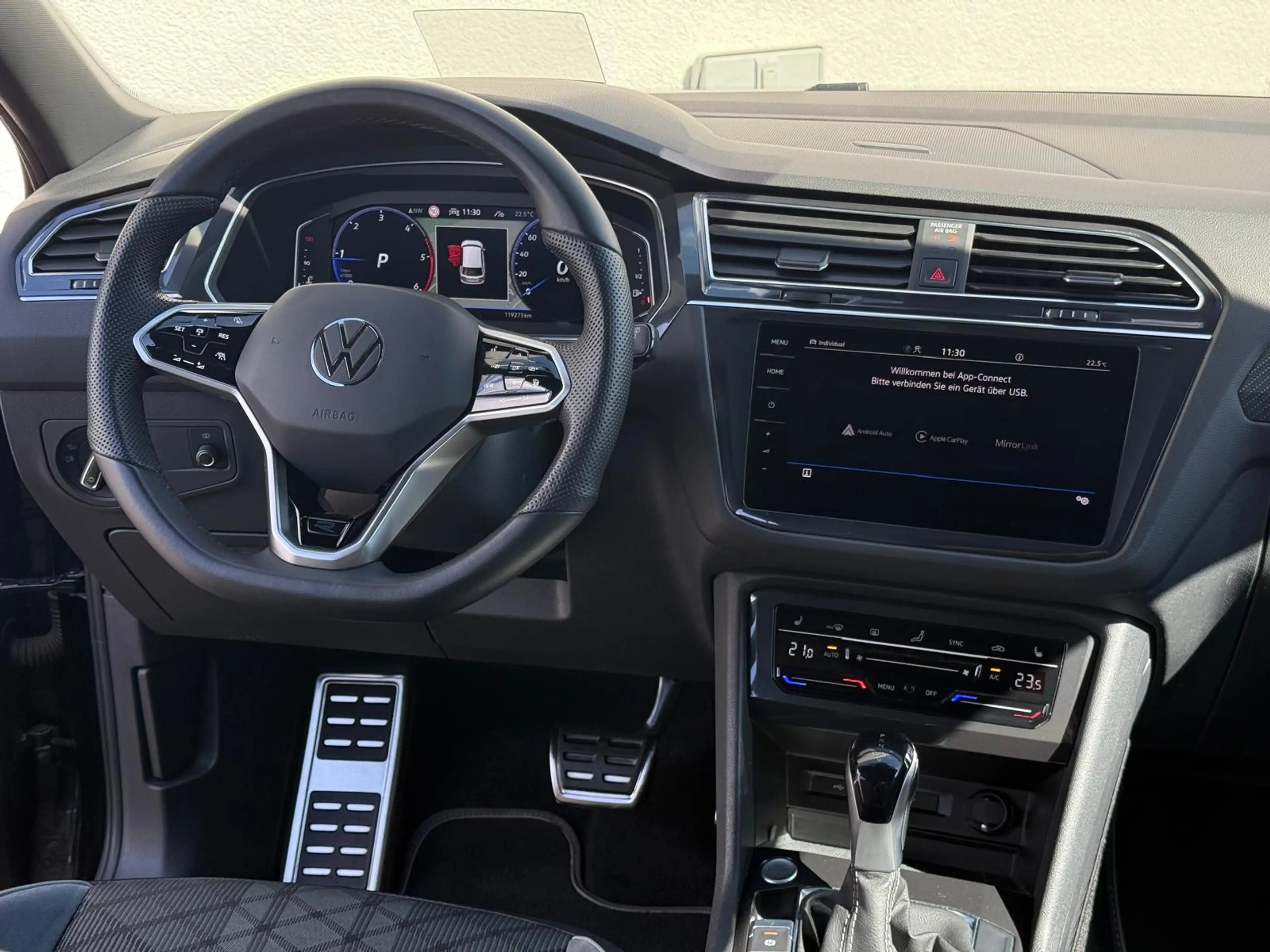 Volkswagen Tiguan Allspace R-Line 4M MATRI+ACC+PANO+360+AHK — photo 10