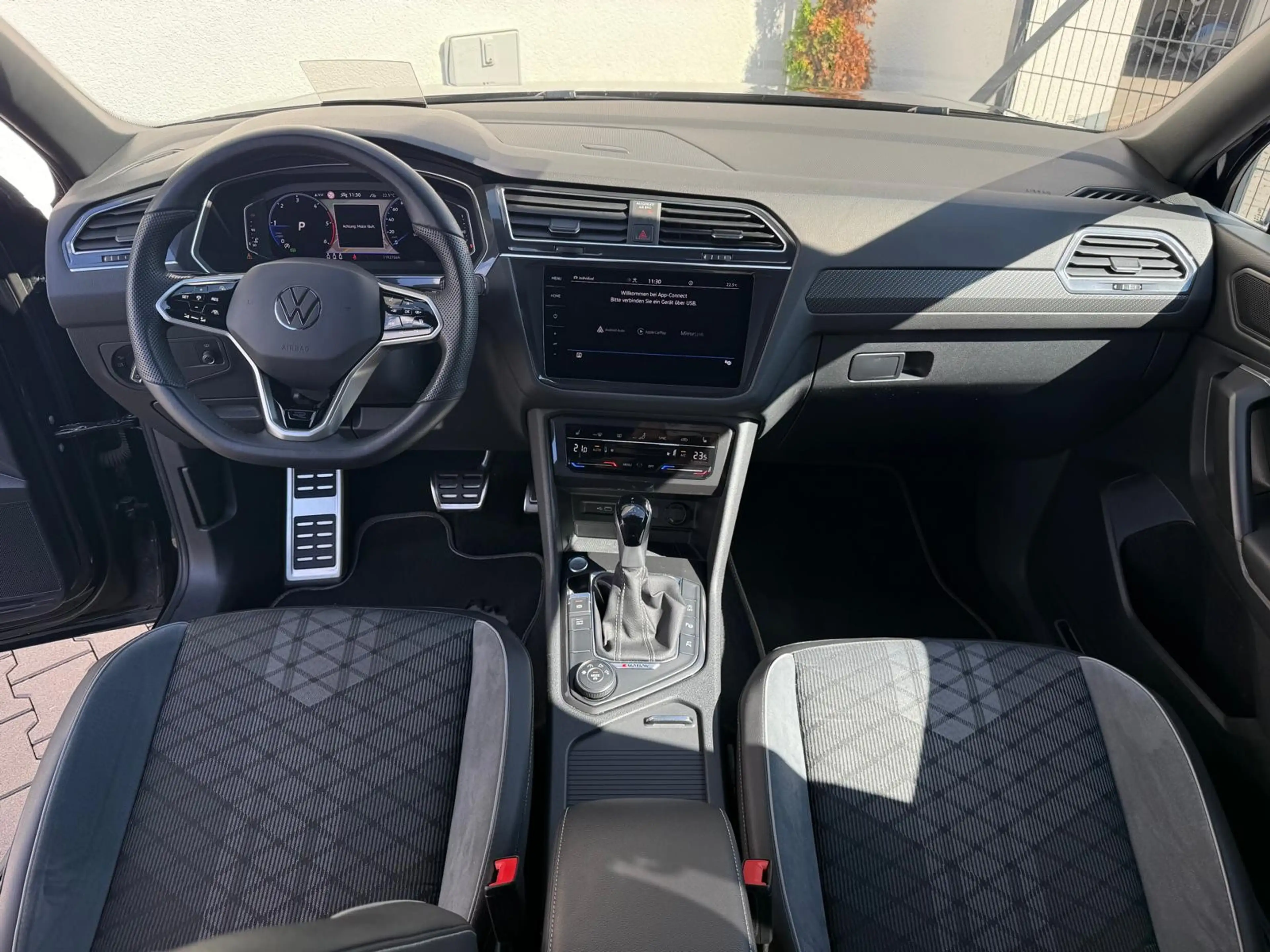 Volkswagen Tiguan Allspace R-Line 4M MATRI+ACC+PANO+360+AHK — photo 9