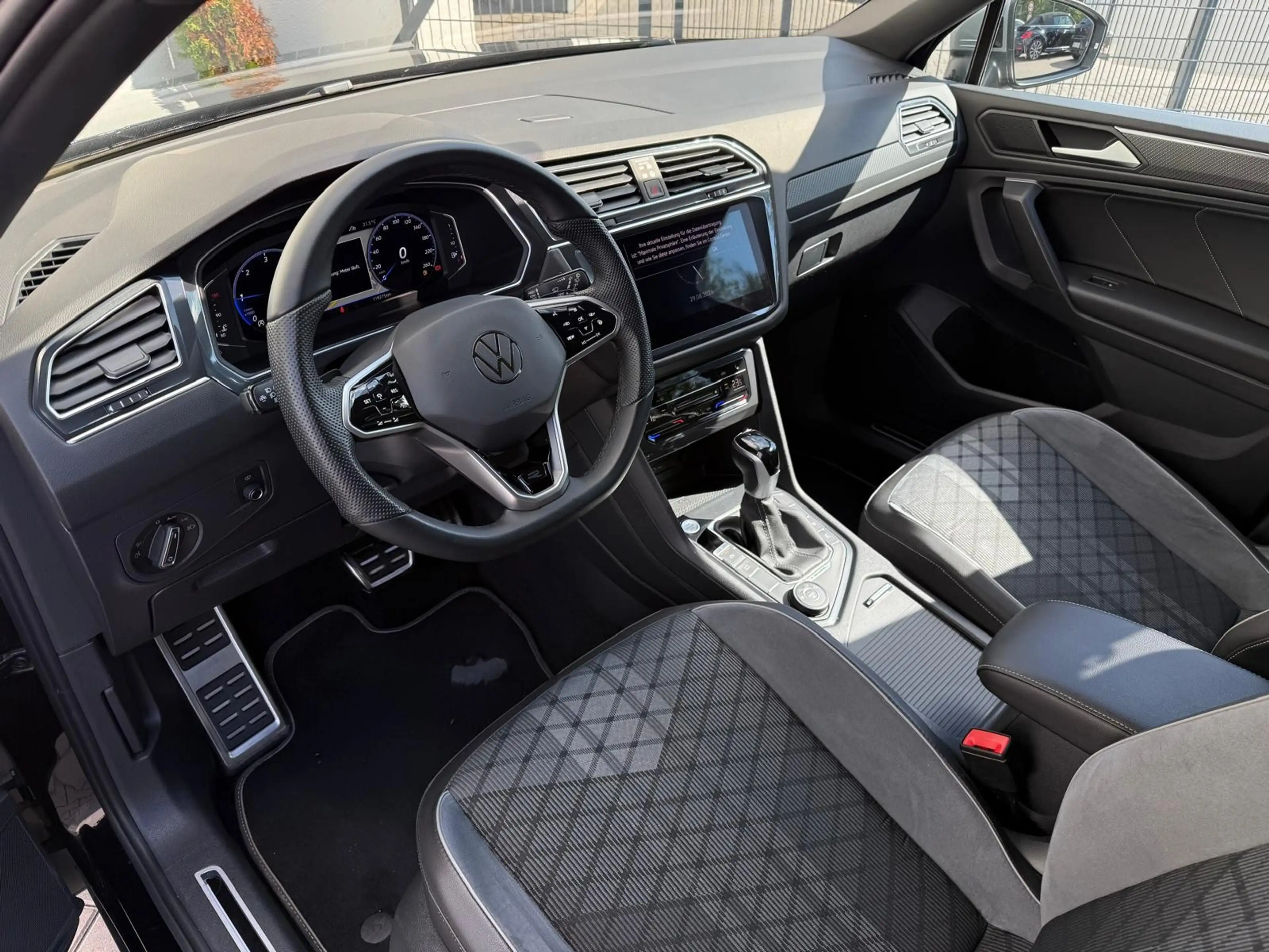 Volkswagen Tiguan Allspace R-Line 4M MATRI+ACC+PANO+360+AHK — photo 8