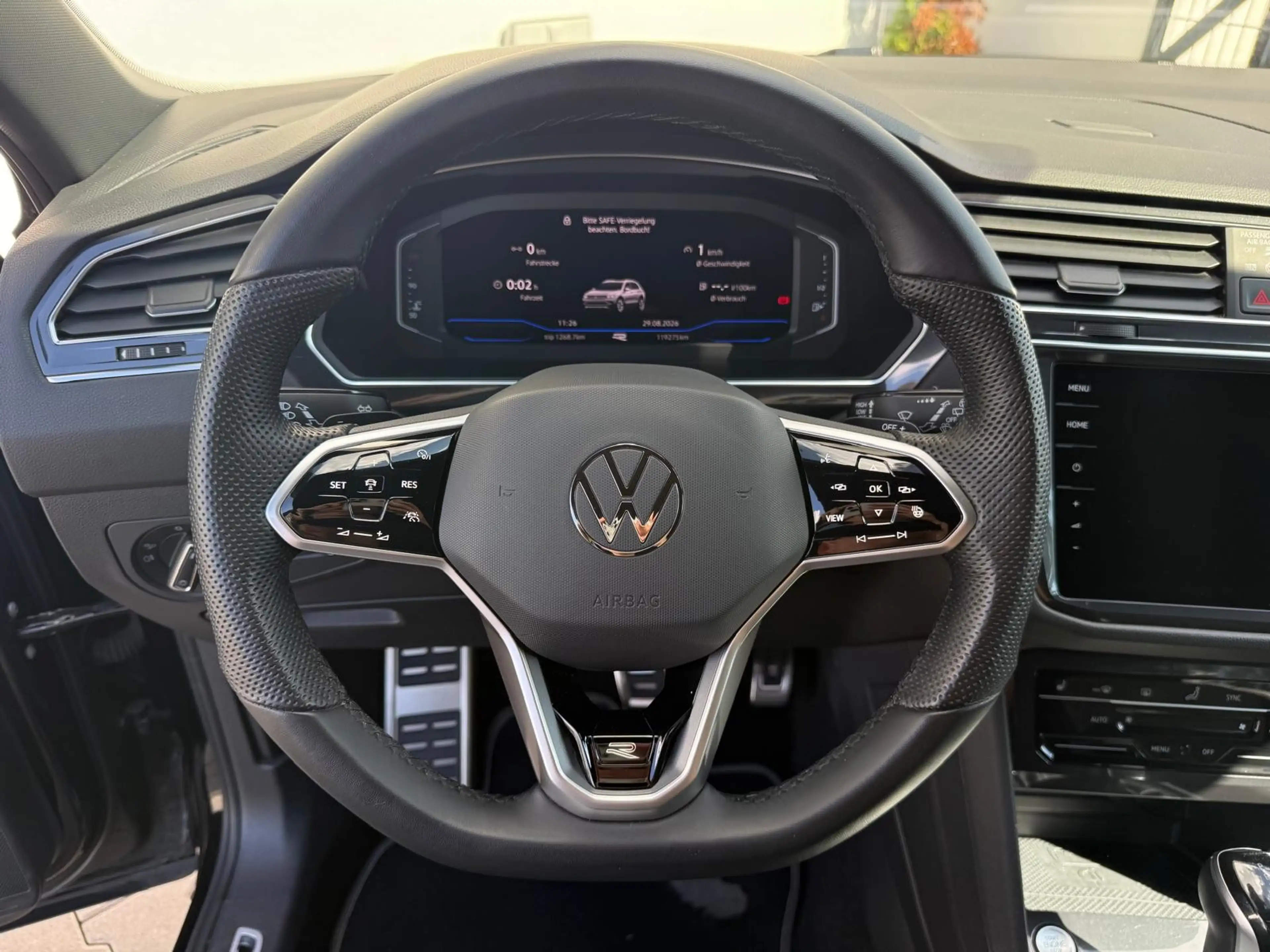 Volkswagen Tiguan Allspace R-Line 4M MATRI+ACC+PANO+360+AHK — photo 11