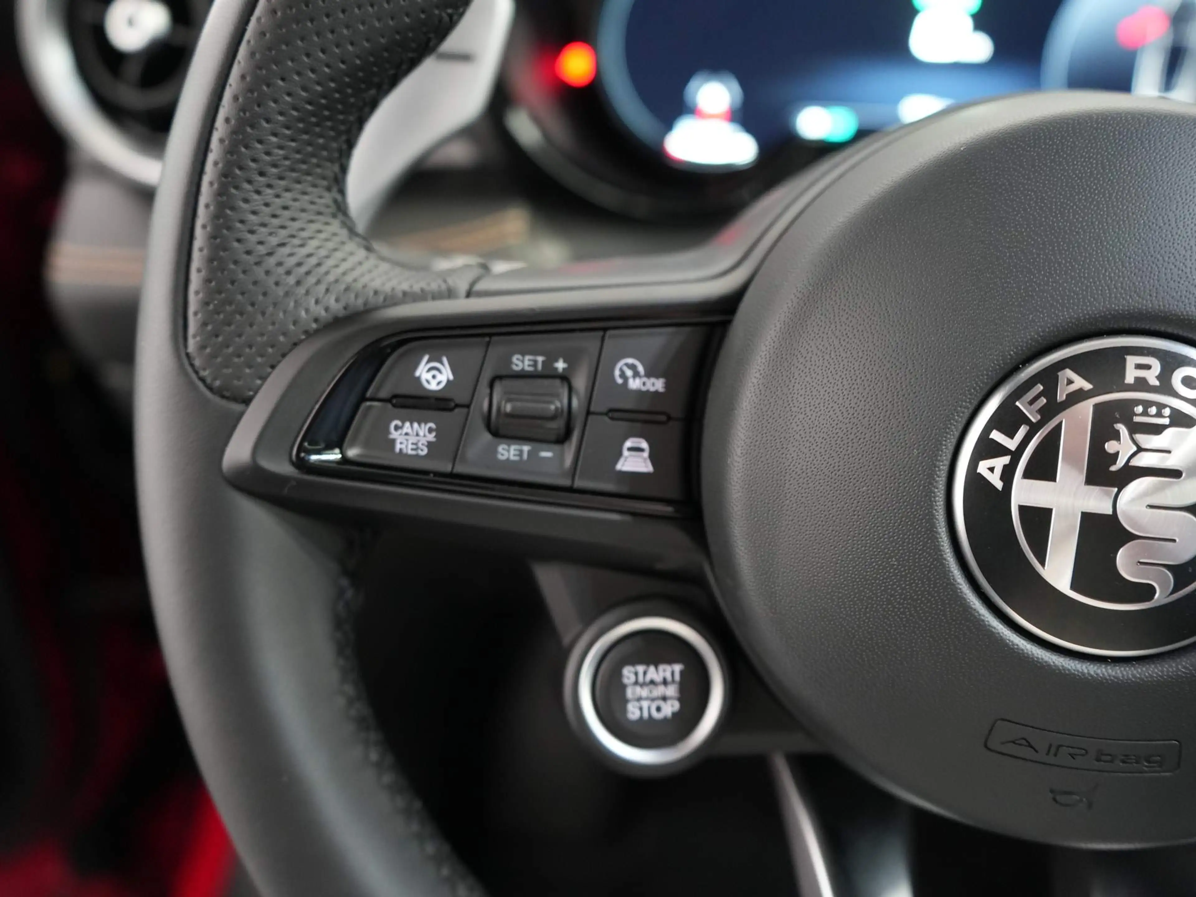 Alfa Romeo Tonale 1.3T PHEV Veloce — photo 18