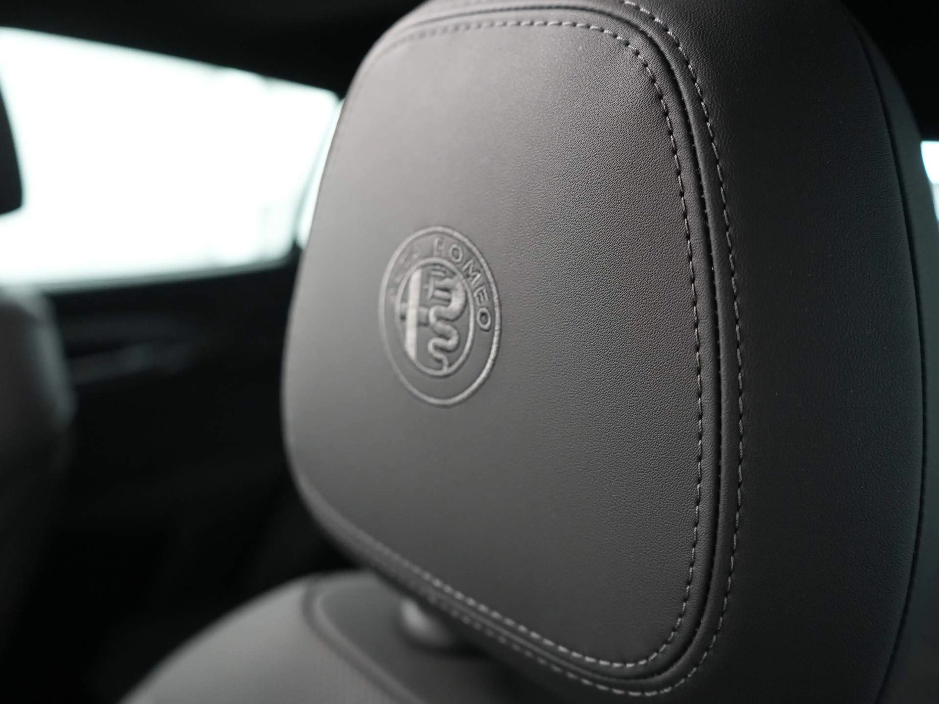 Alfa Romeo Tonale 1.3T PHEV Veloce — photo 22