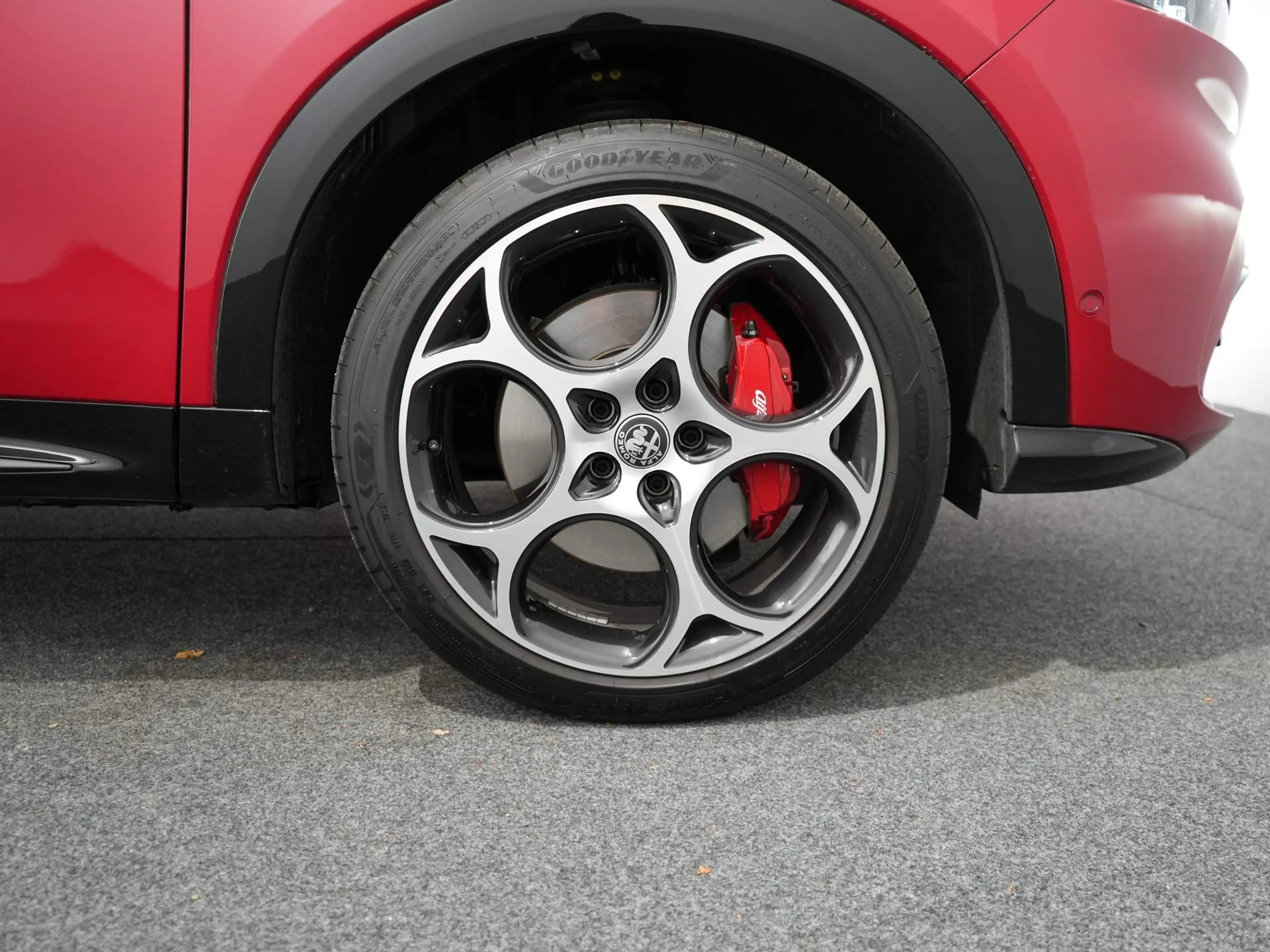 Alfa Romeo Tonale 1.3T PHEV Veloce — photo 25
