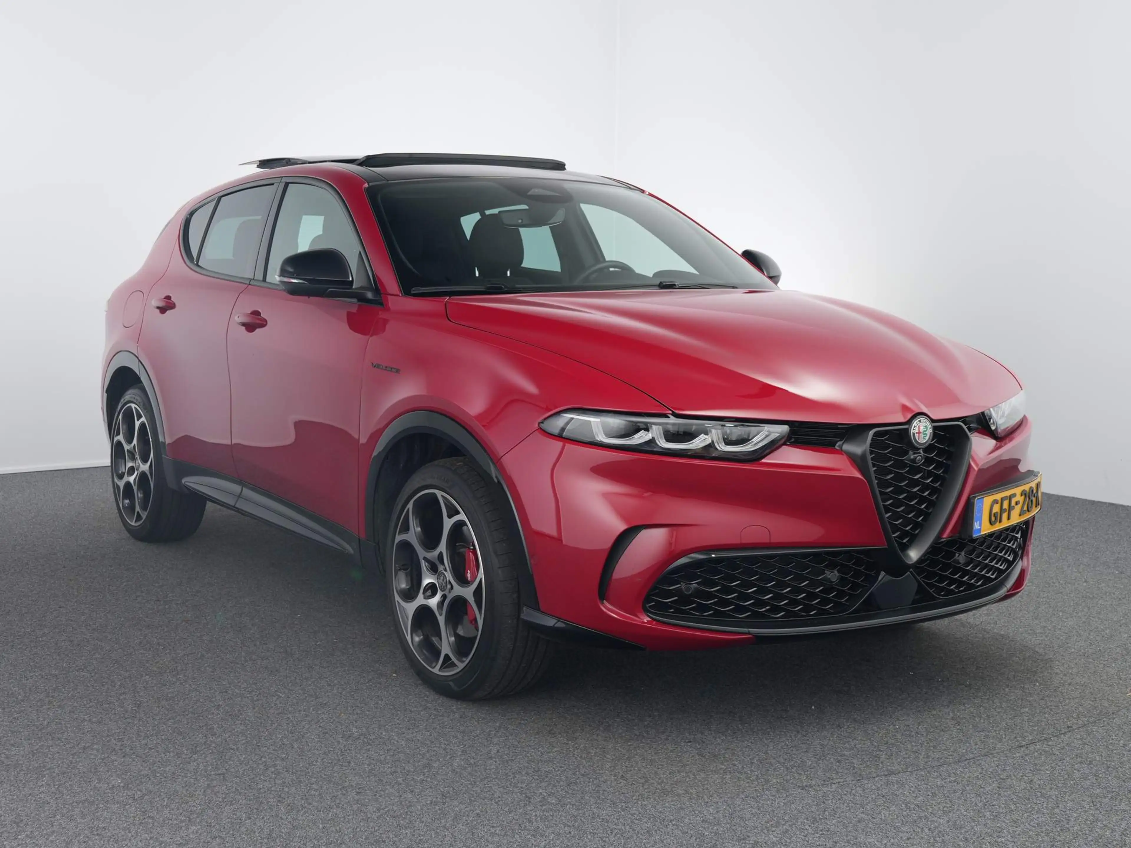 Alfa Romeo Tonale 1.3T PHEV Veloce — photo 9