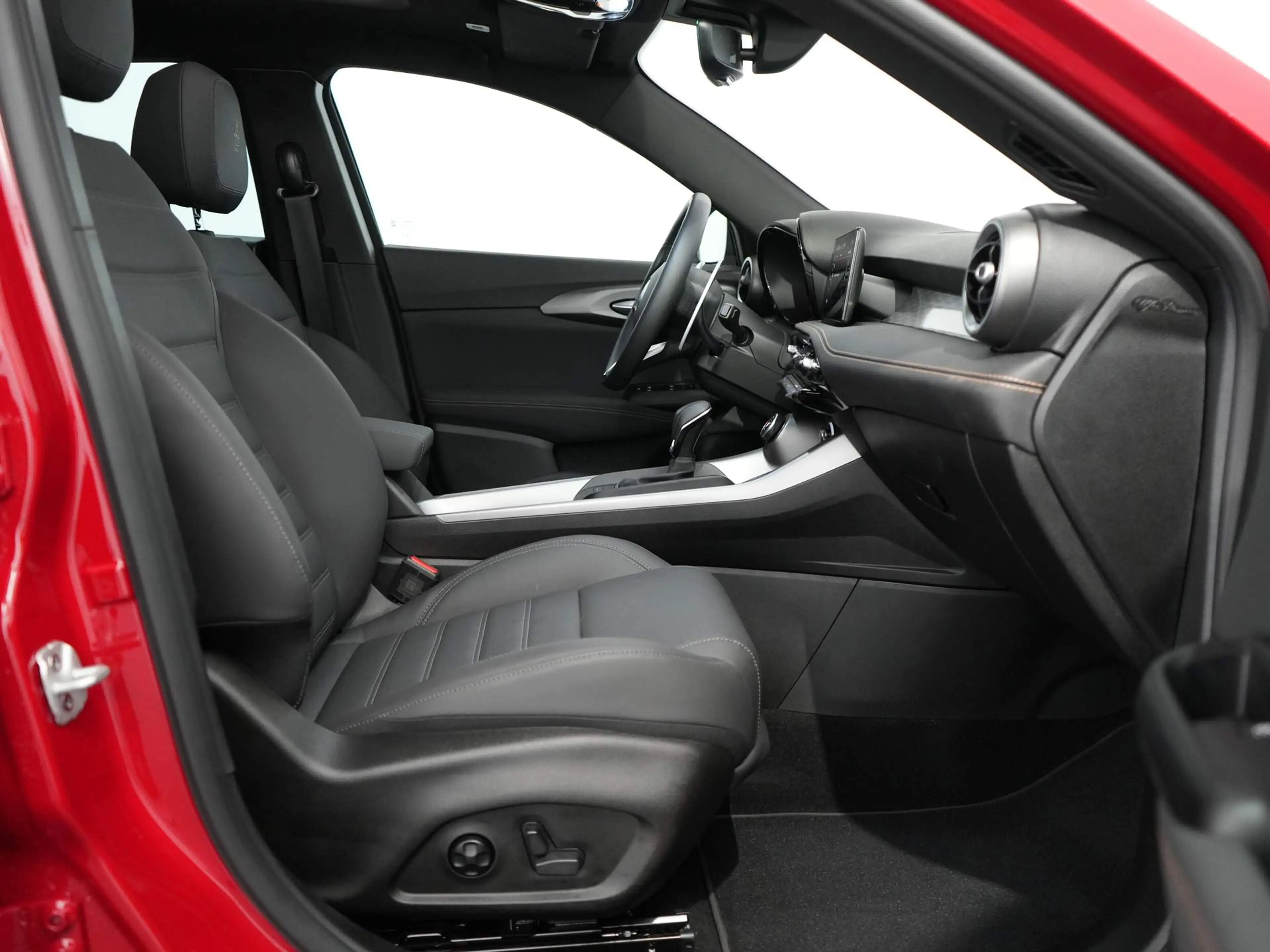 Alfa Romeo Tonale 1.3T PHEV Veloce — photo 4