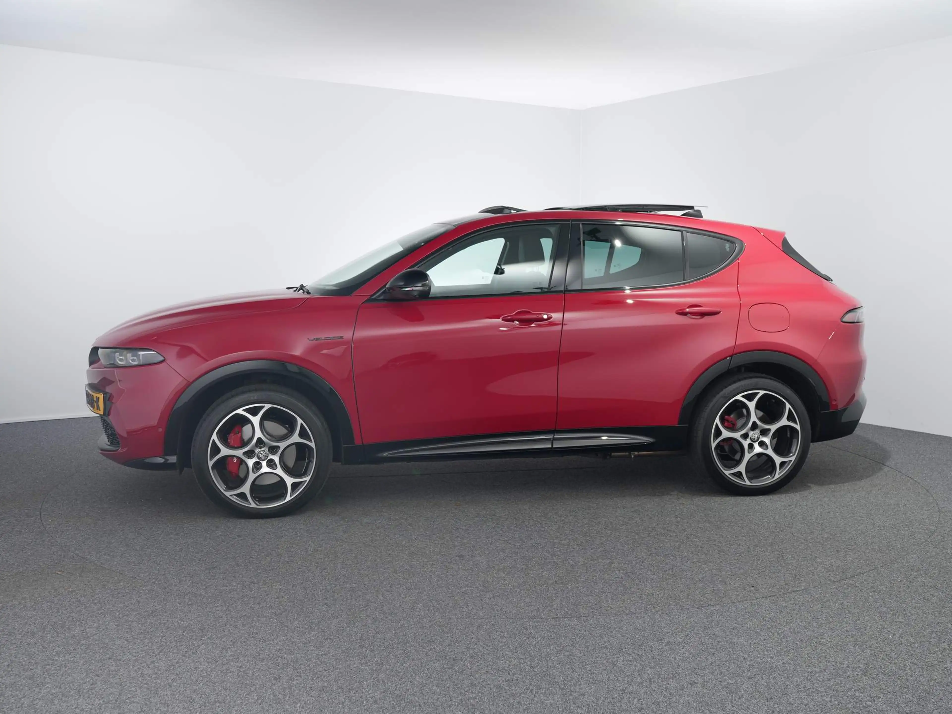 Alfa Romeo Tonale 1.3T PHEV Veloce — photo 13
