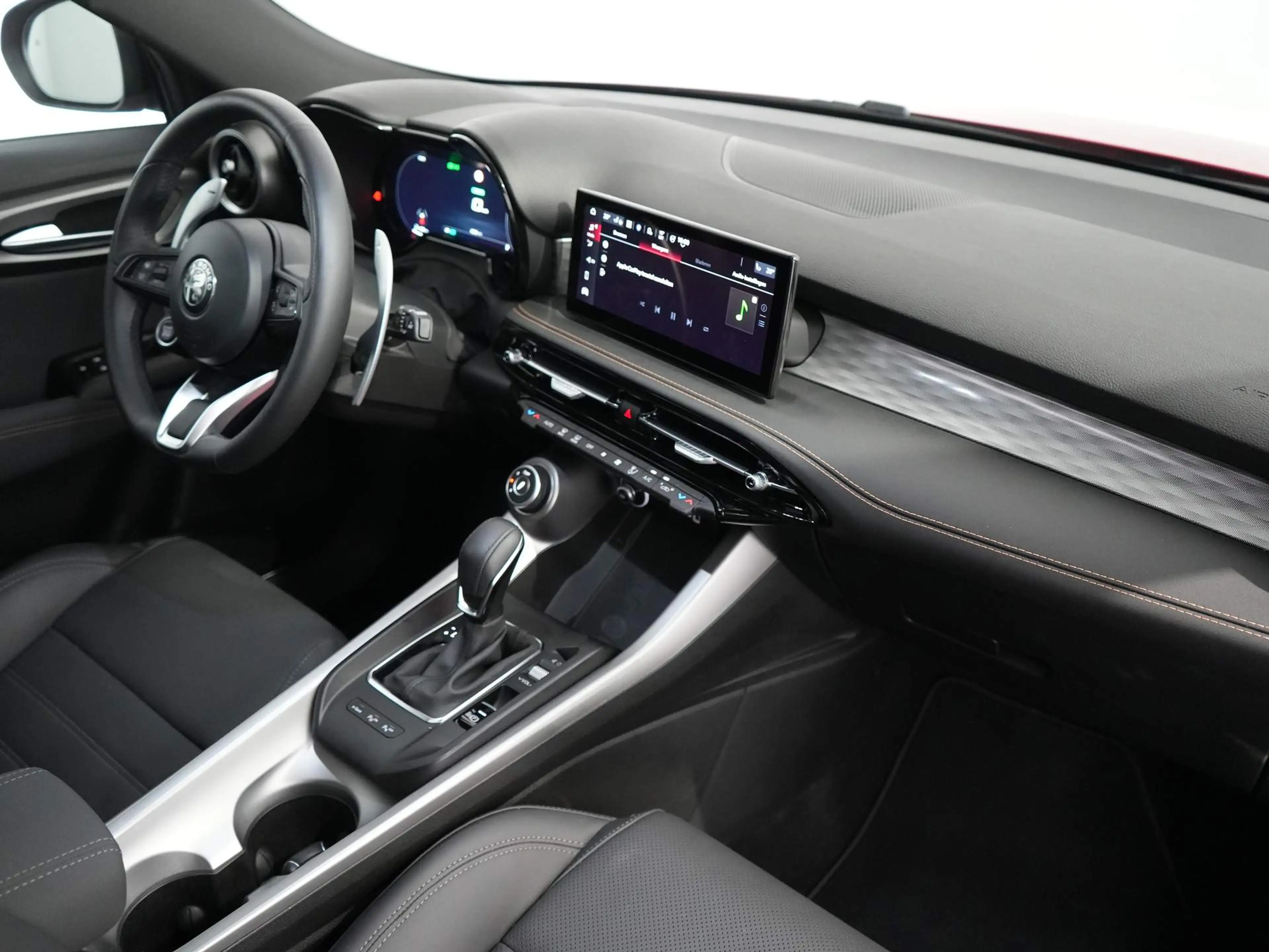 Alfa Romeo Tonale 1.3T PHEV Veloce — photo 3