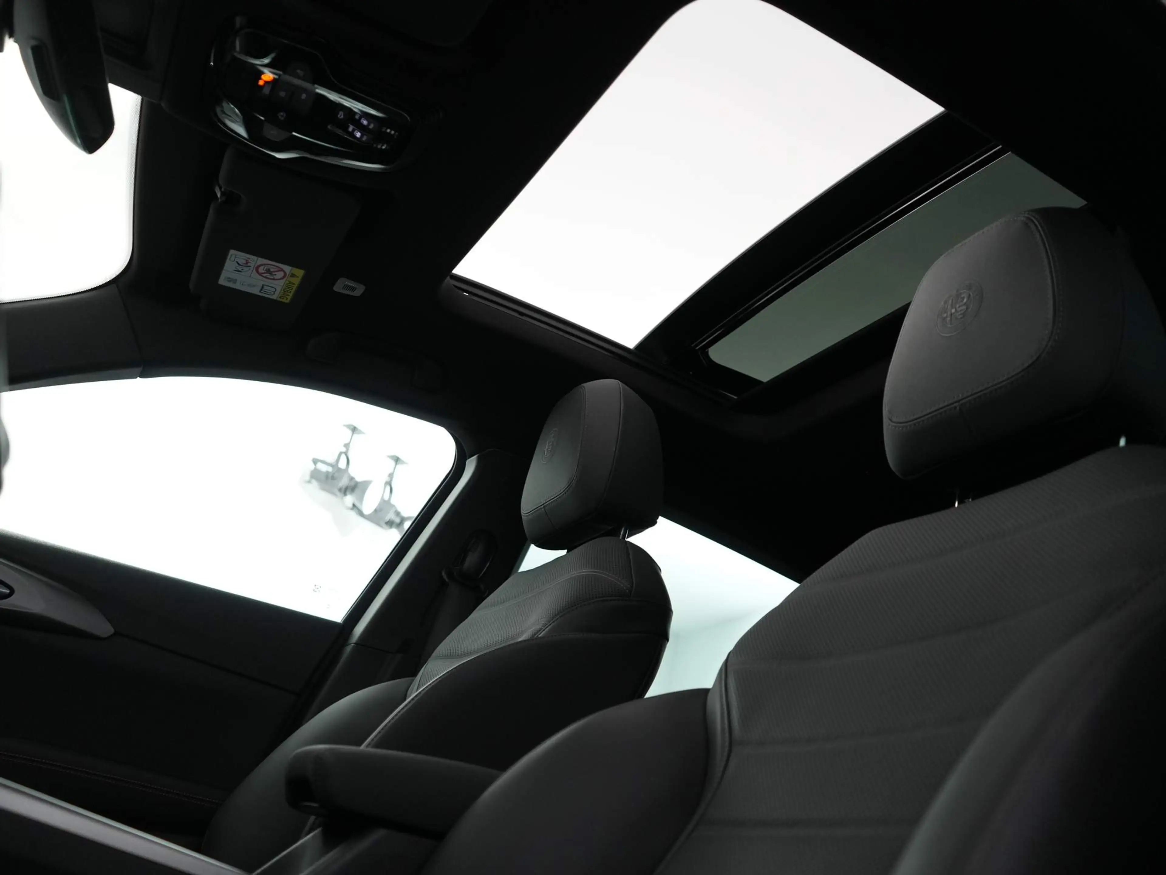 Alfa Romeo Tonale 1.3T PHEV Veloce — photo 21